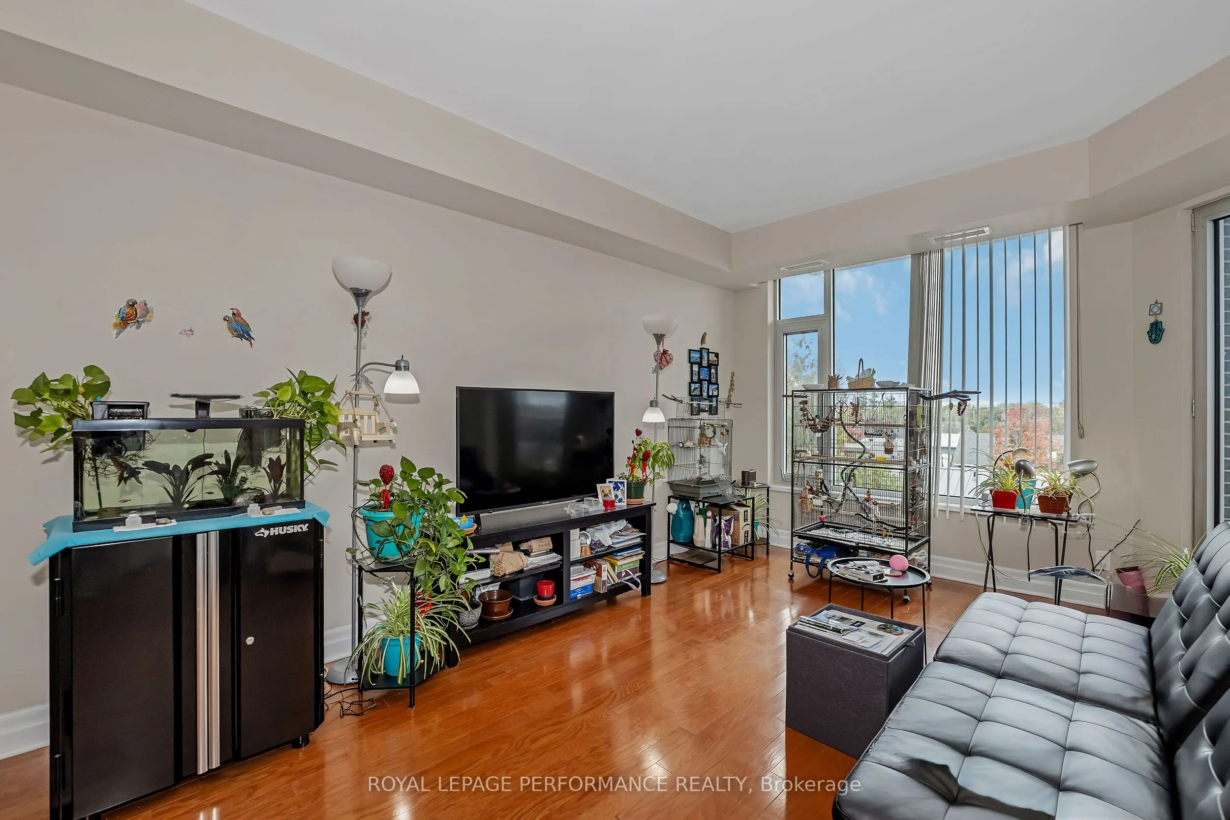 1433 Wellington Street W, #402