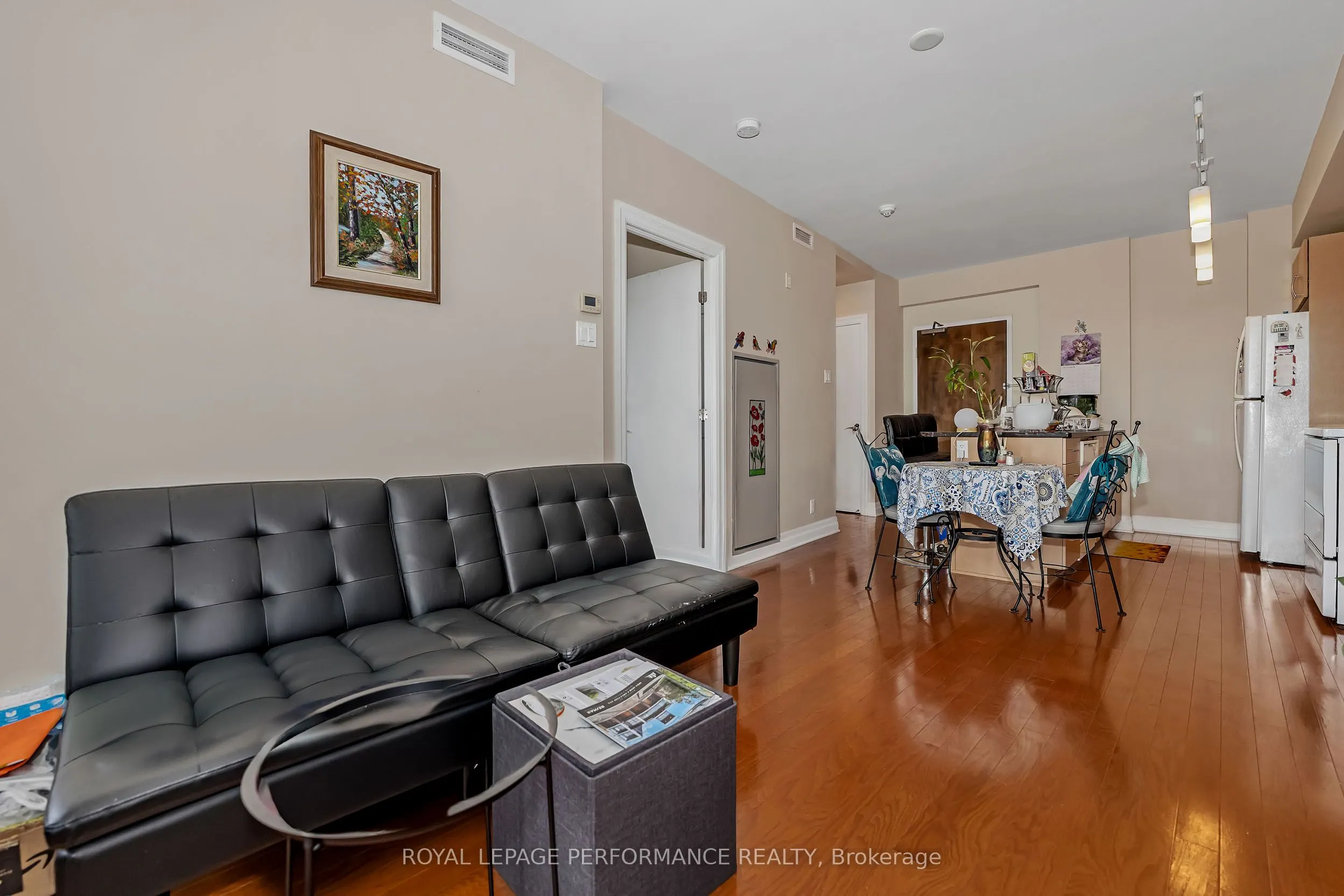 1433 Wellington Street W, #402