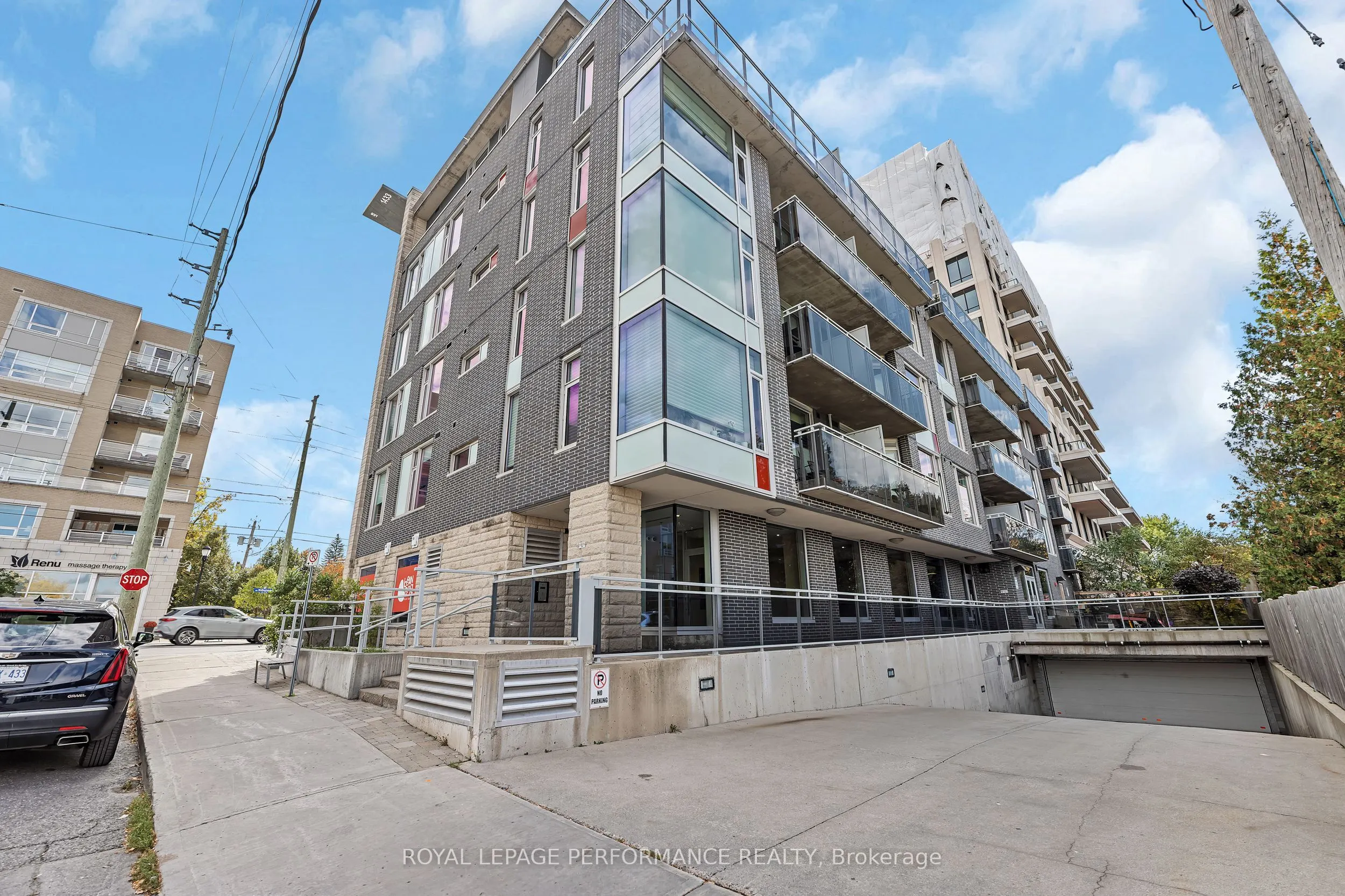 1433 Wellington Street W, #402