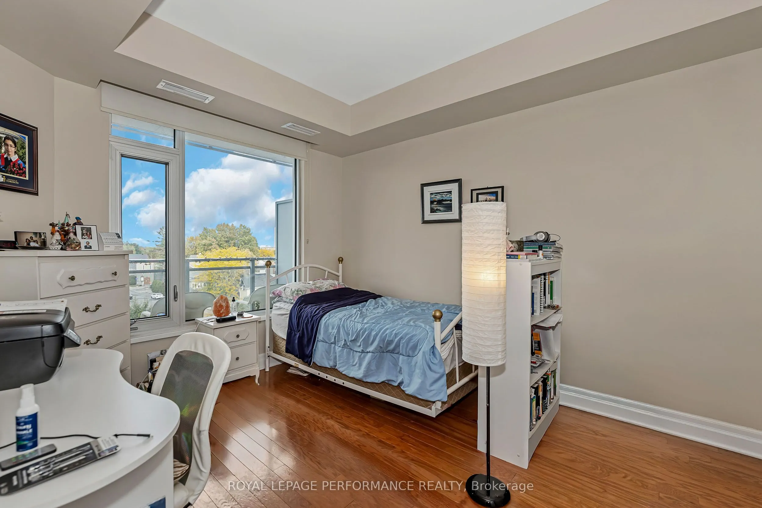 1433 Wellington Street W, #402