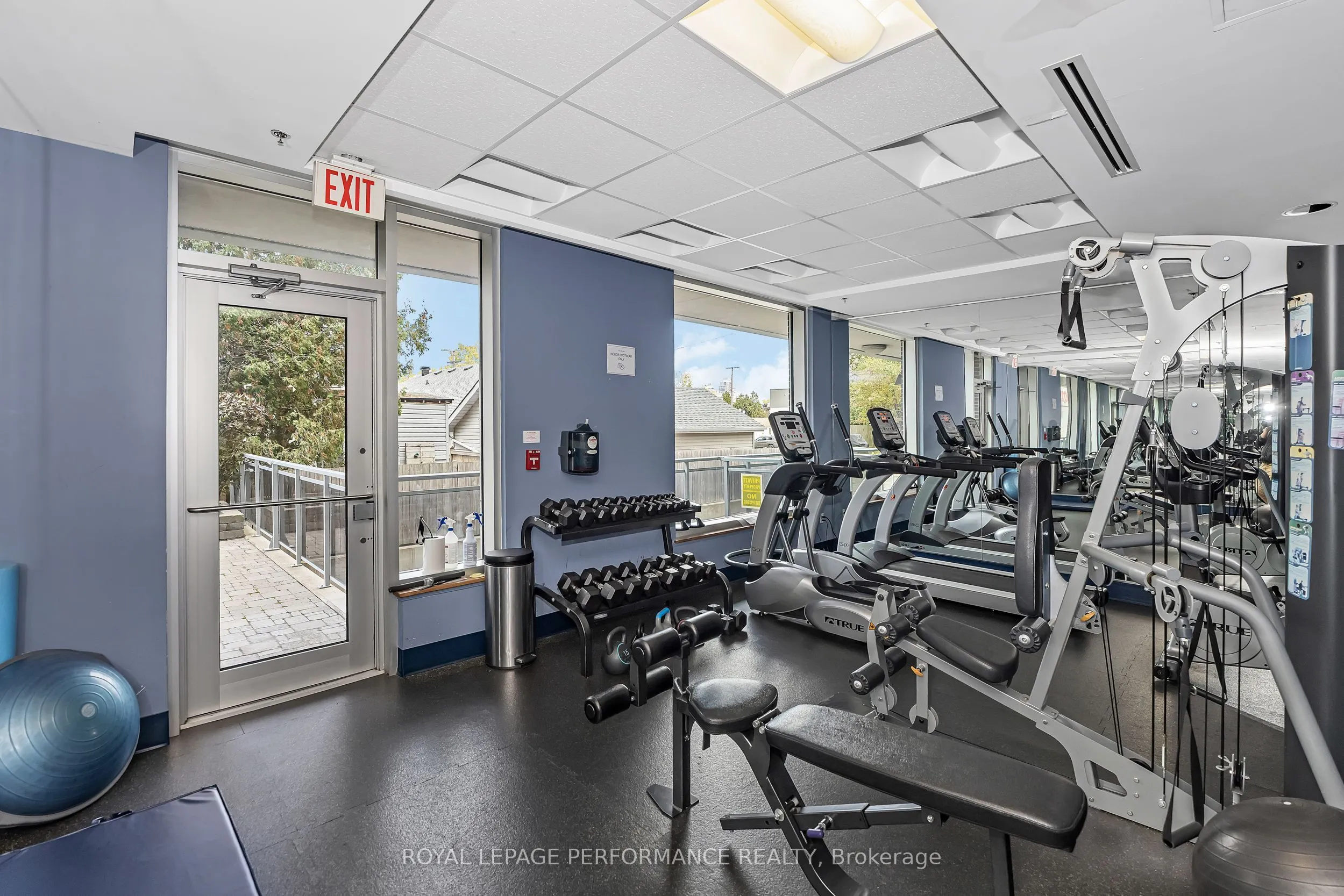 1433 Wellington Street W, #402