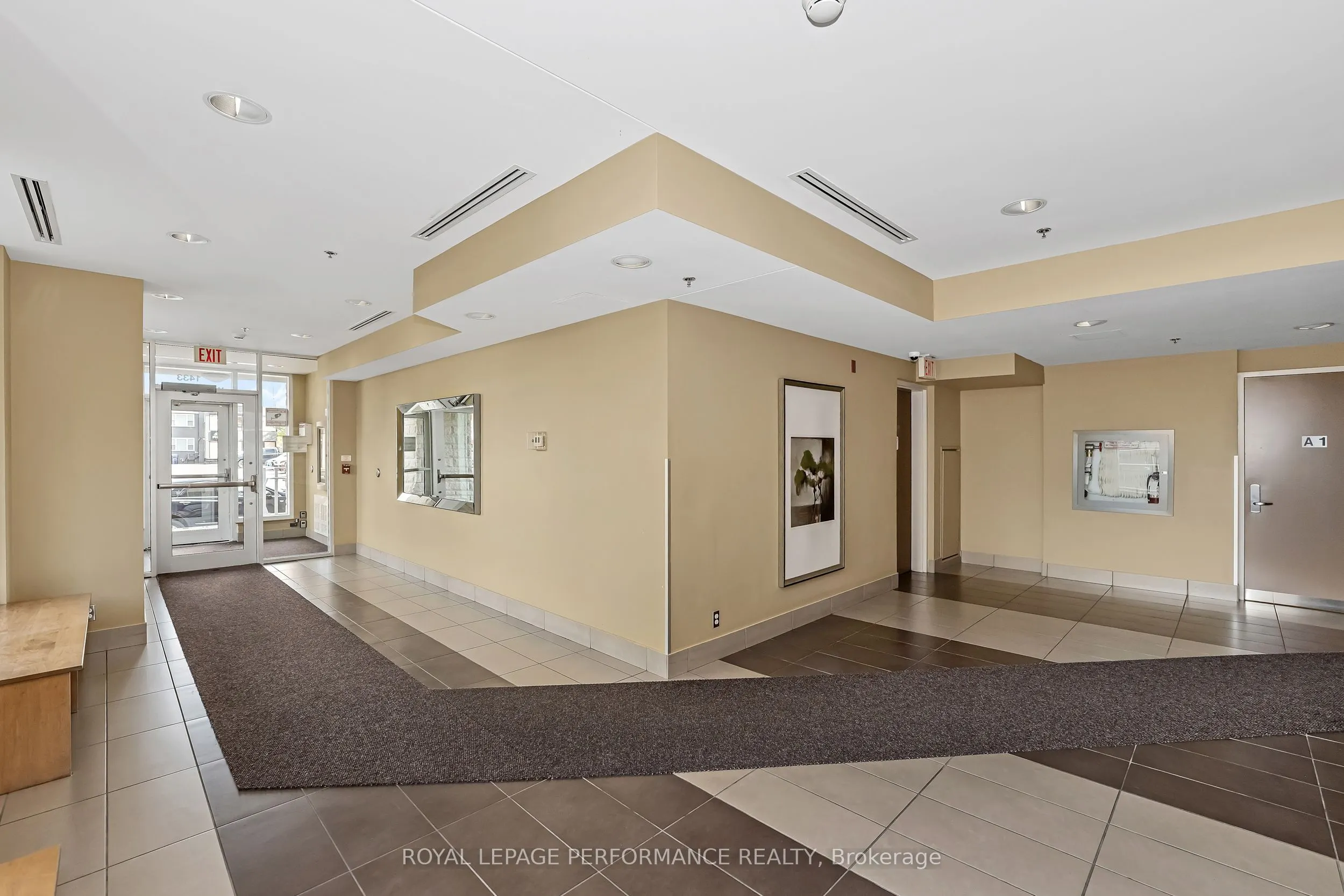 1433 Wellington Street W, #402