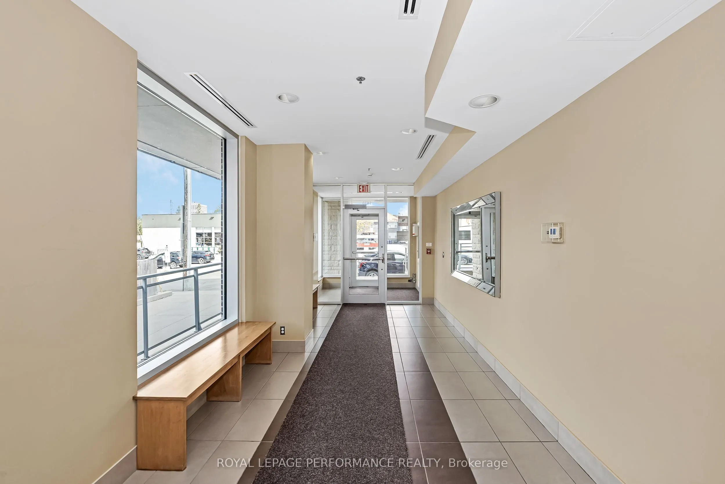 1433 Wellington Street W, #402
