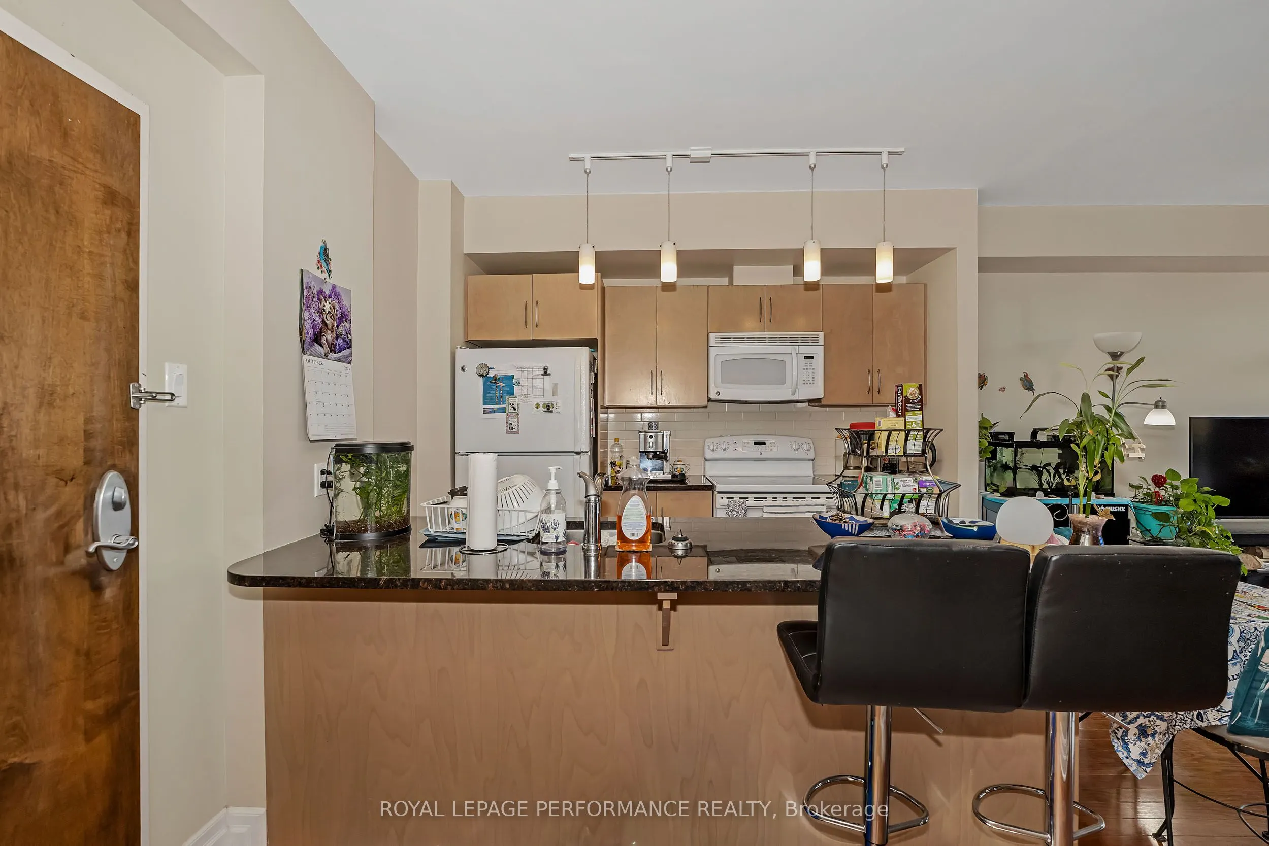 1433 Wellington Street W, #402
