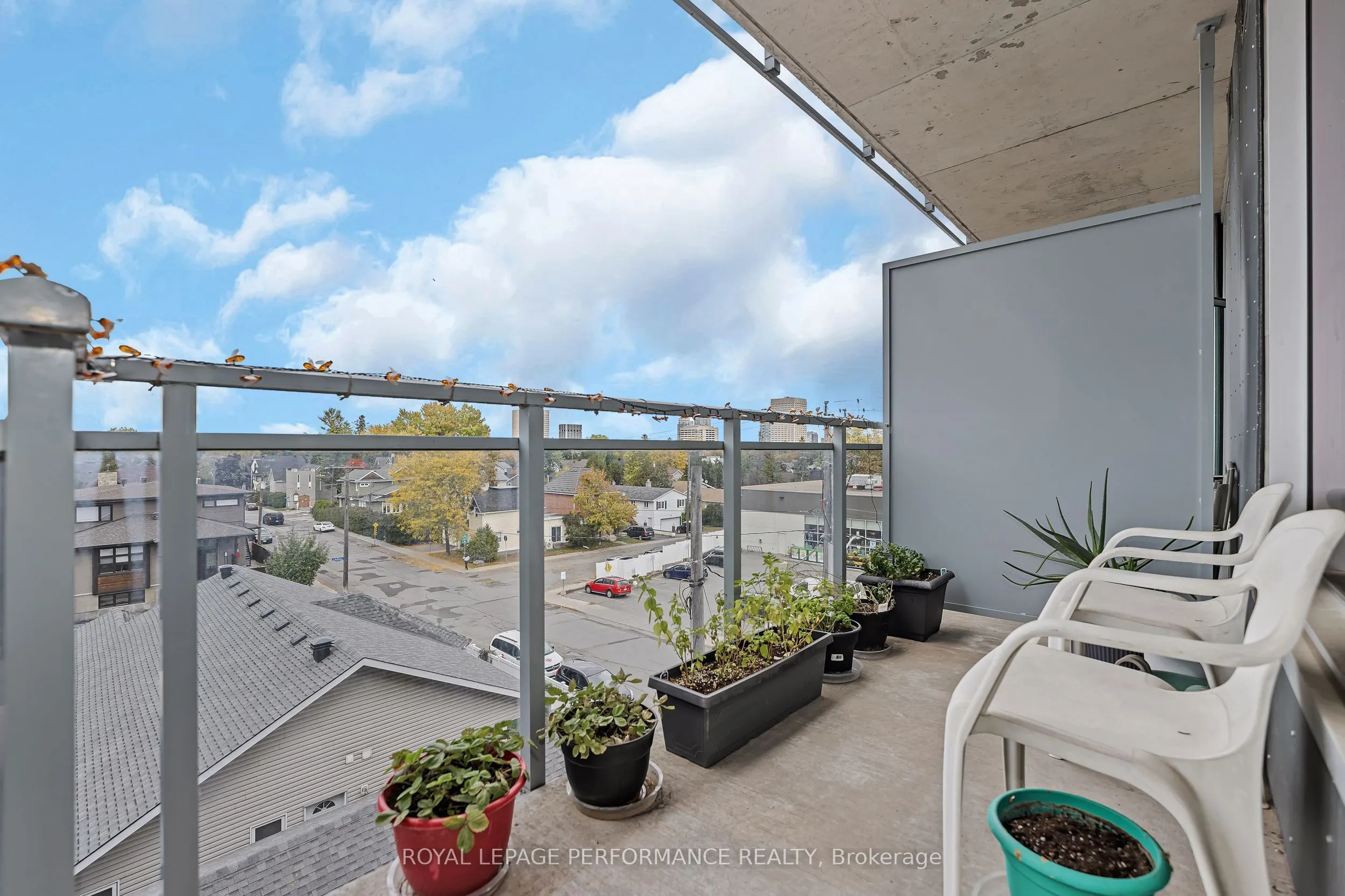 1433 Wellington Street W, #402