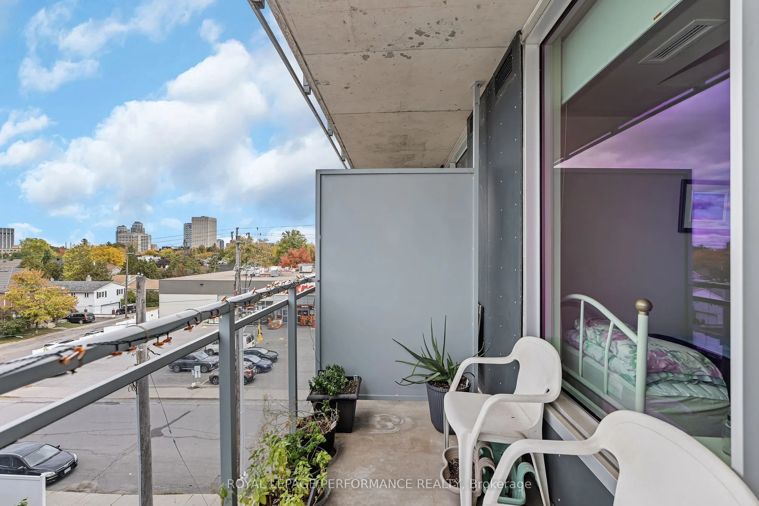 1433 Wellington Street W, #402