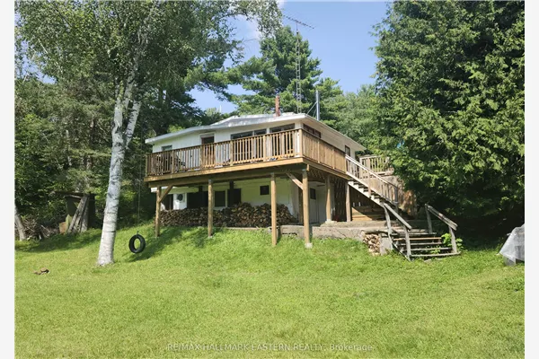 106 LAKEVIEW Crescent