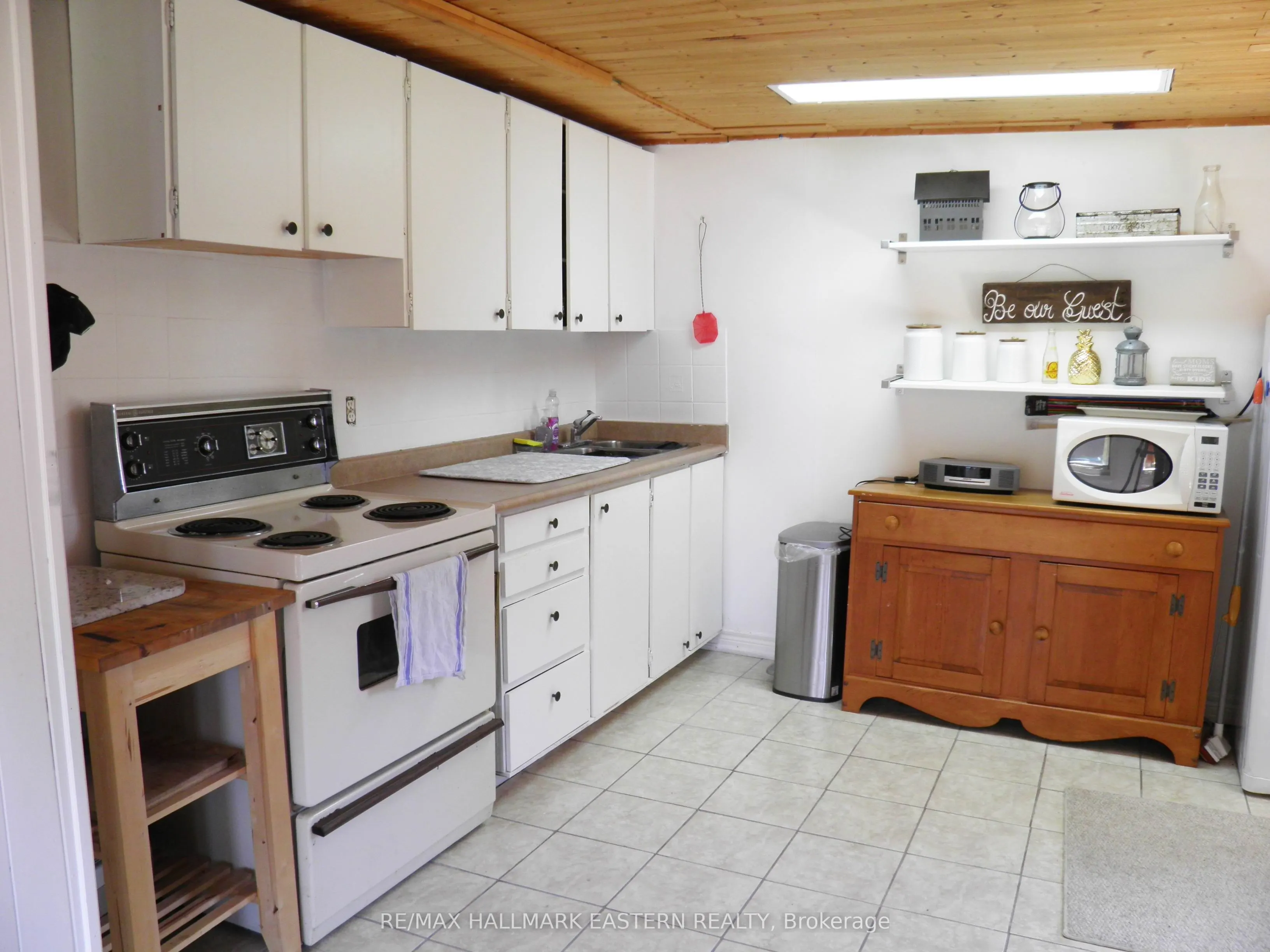 106 LAKEVIEW Crescent