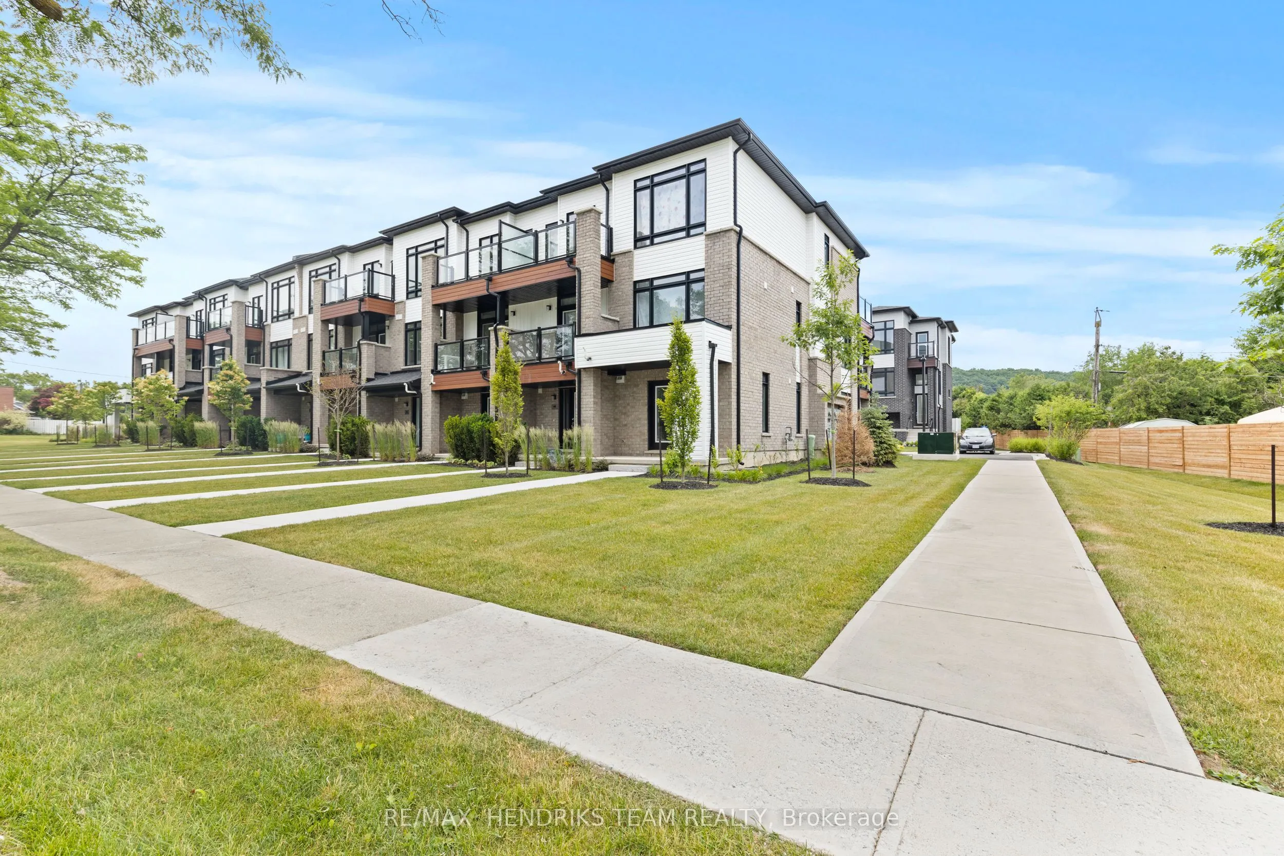 48 Sidney Rose Common, #48