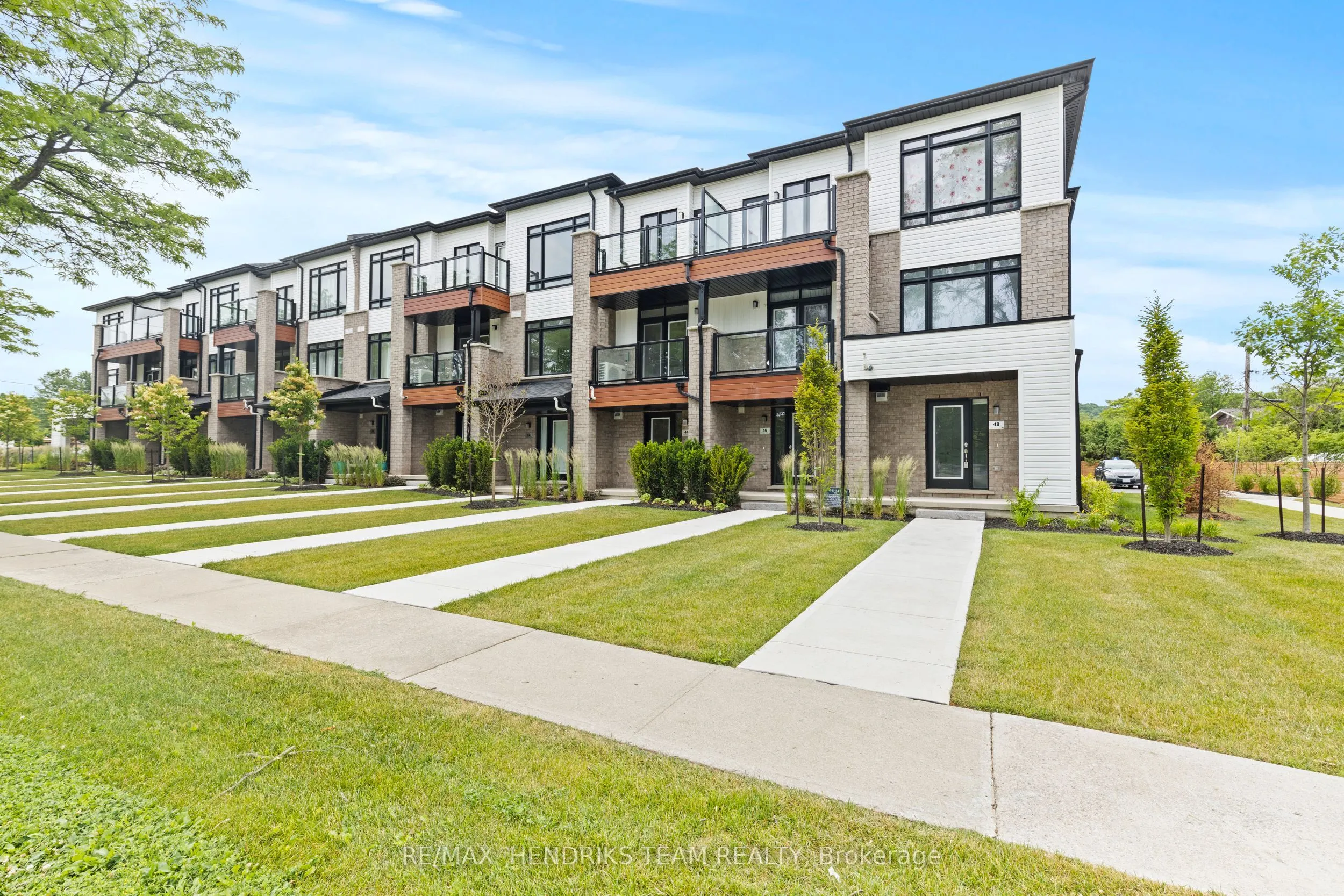 48 Sidney Rose Common, #48