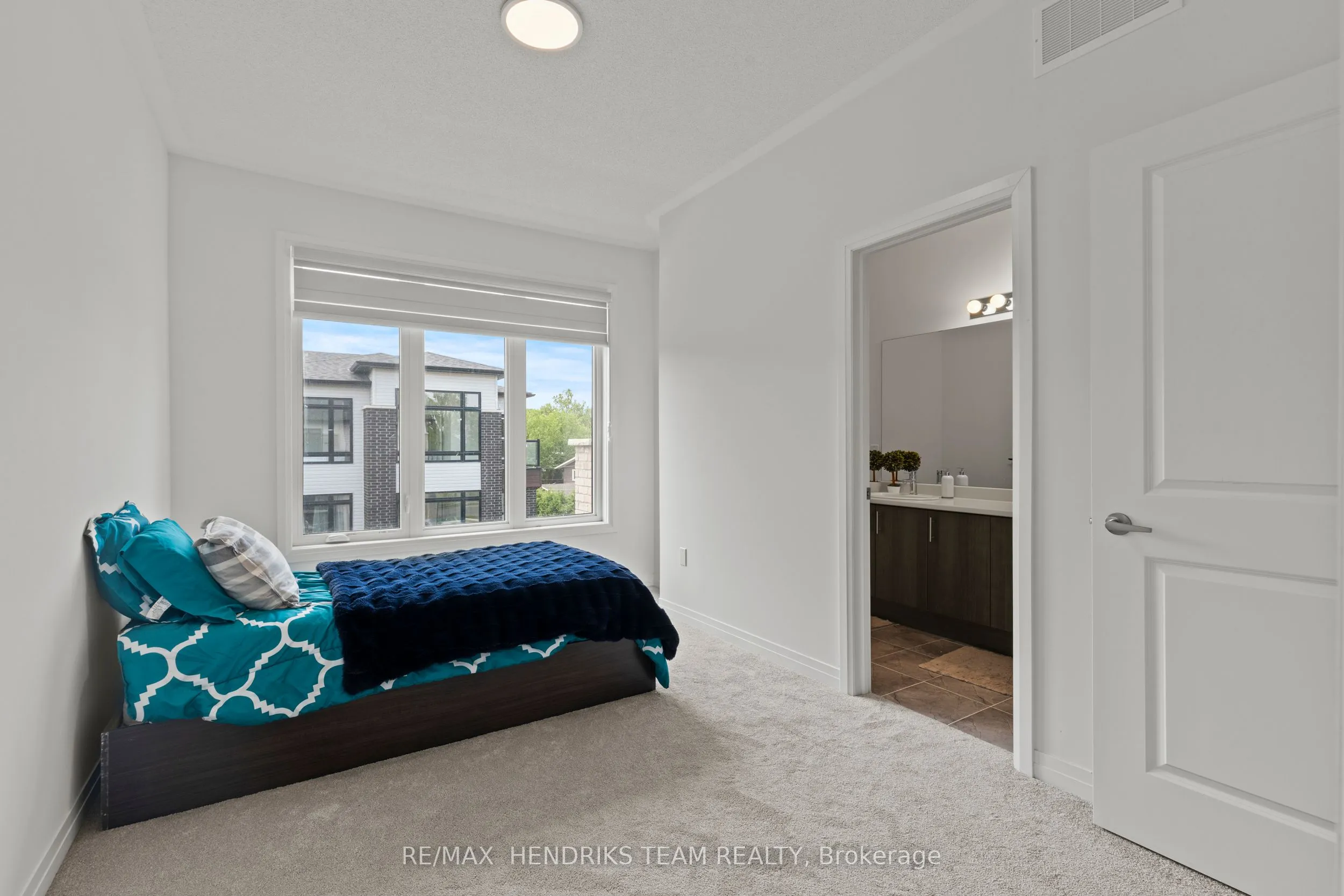 48 Sidney Rose Common, #48