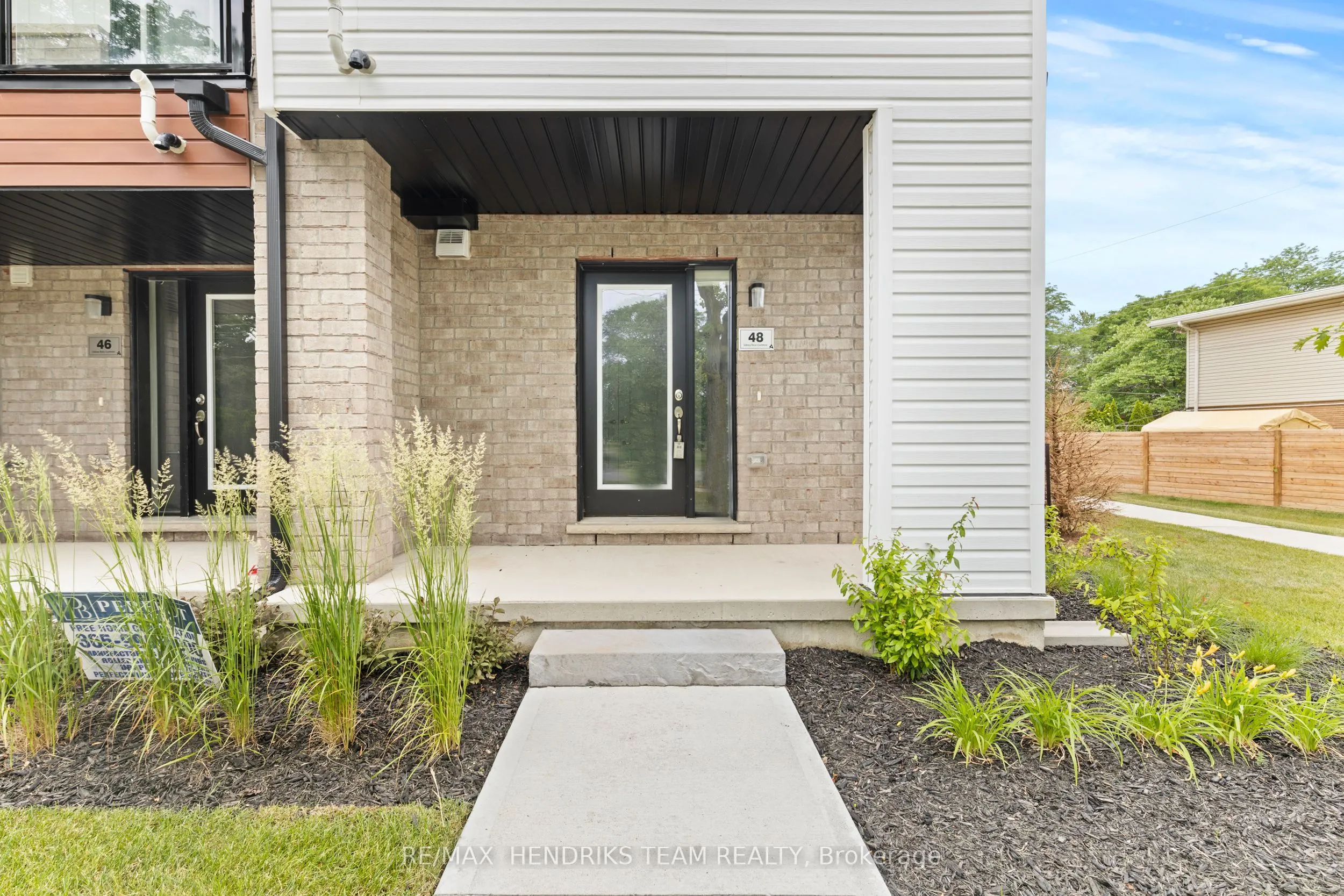 48 Sidney Rose Common, #48