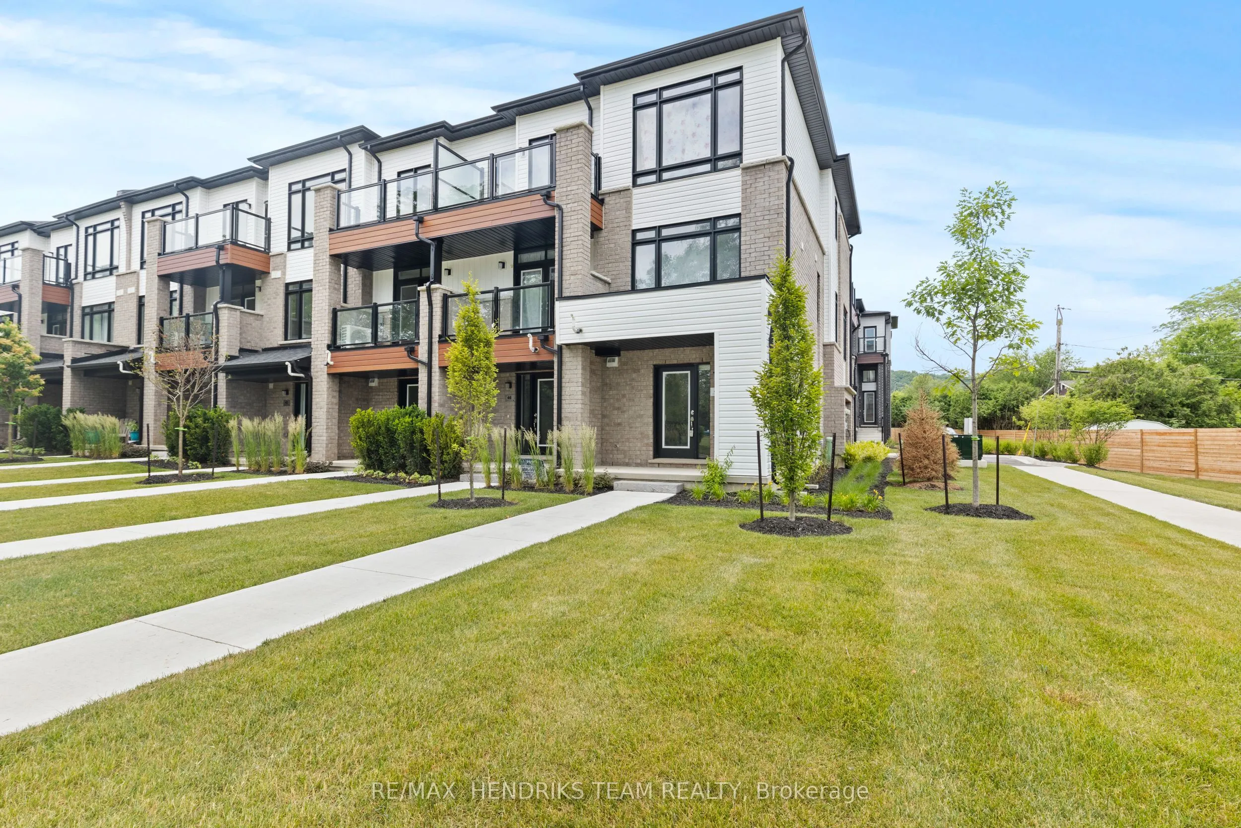 48 Sidney Rose Common, #48