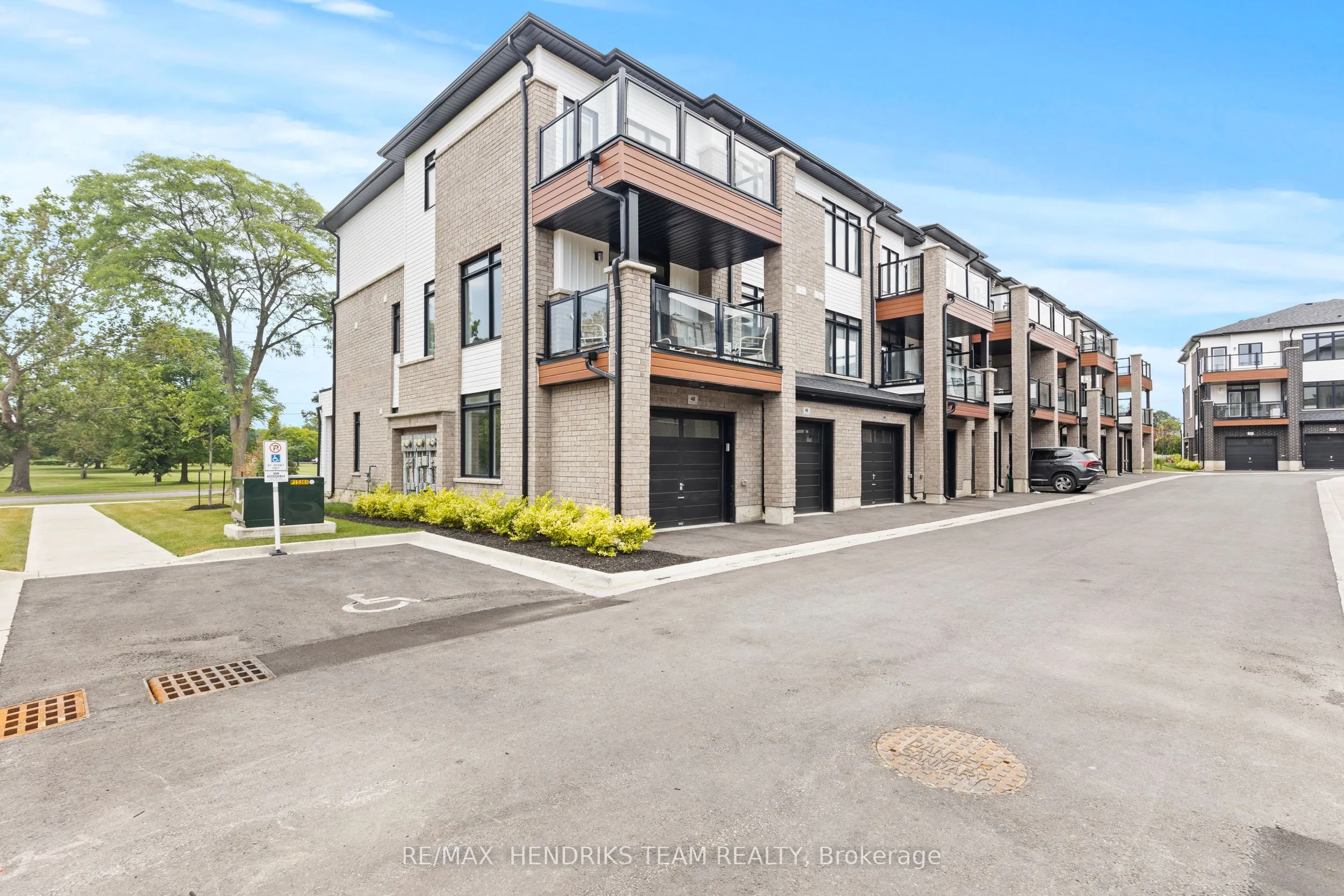 48 Sidney Rose Common, #48