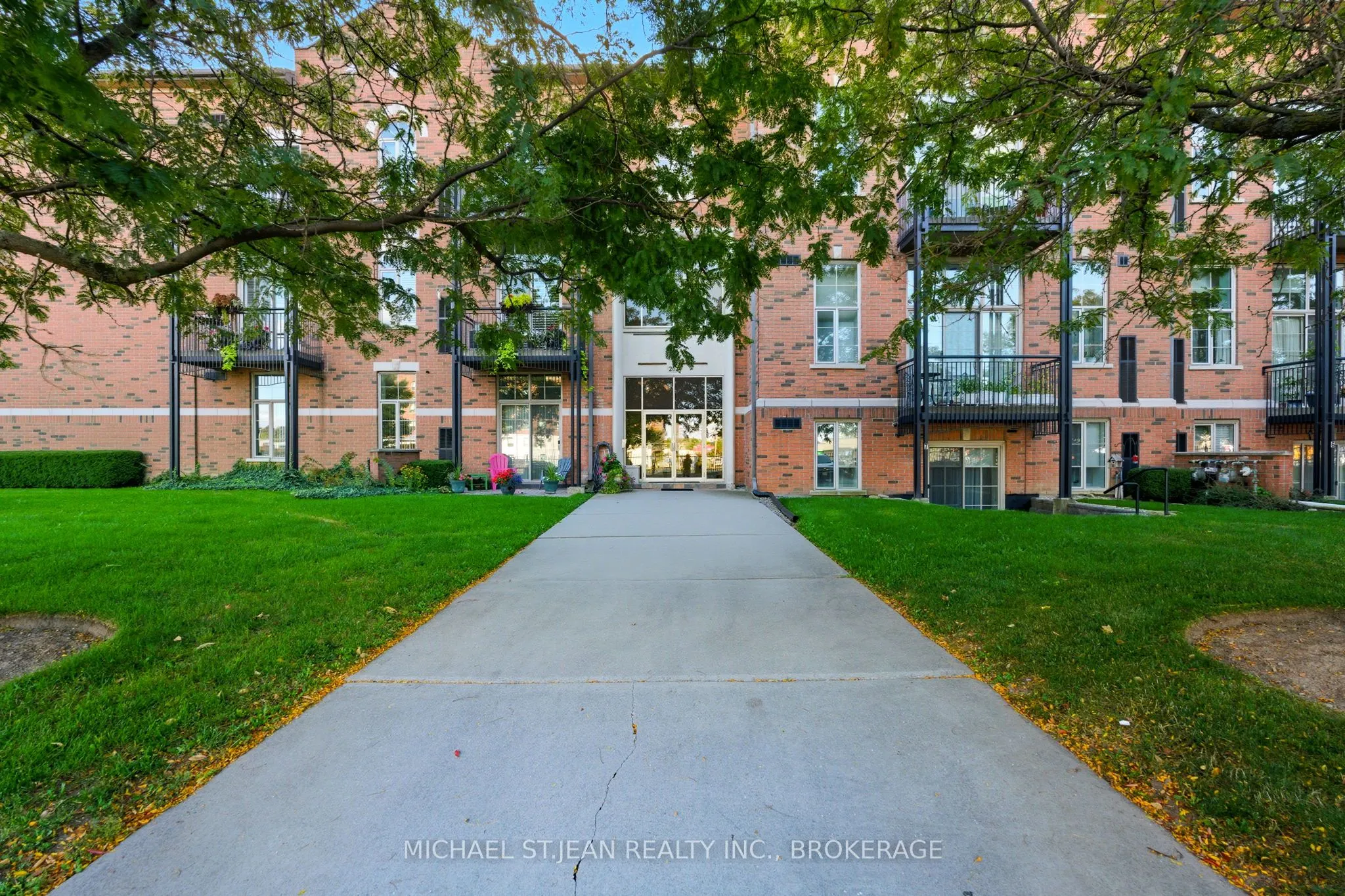 262 Dundas Street E, #311
