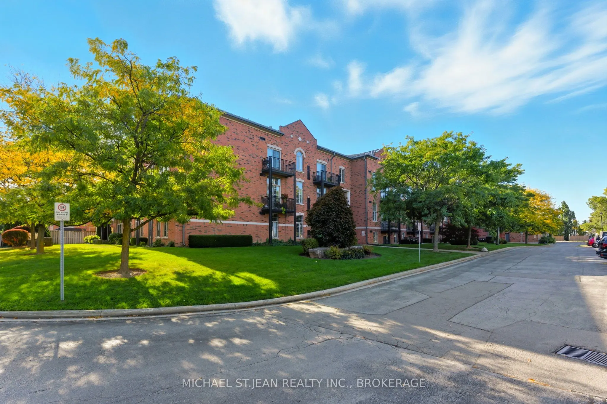 262 Dundas Street E, #311