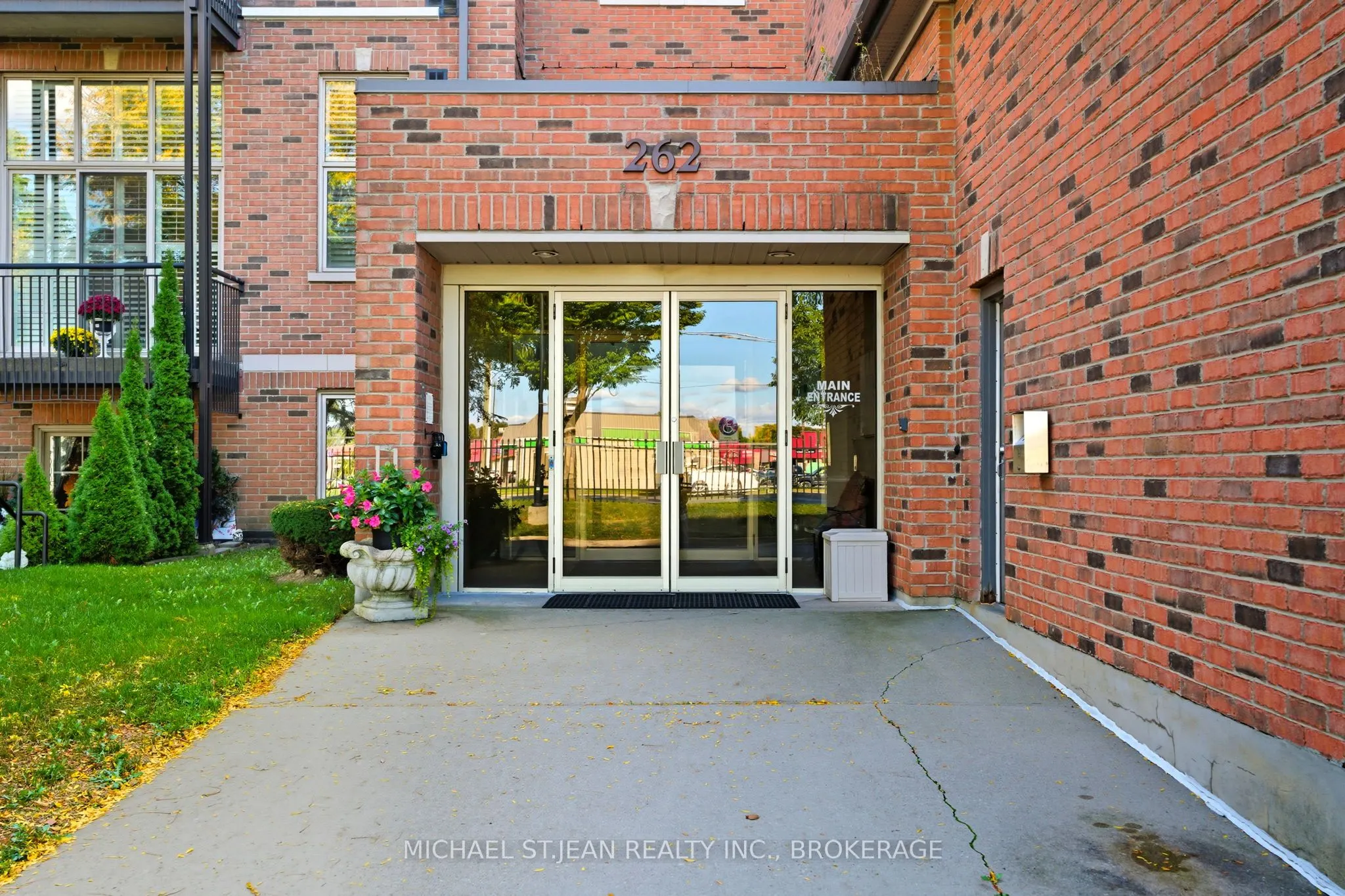 262 Dundas Street E, #311