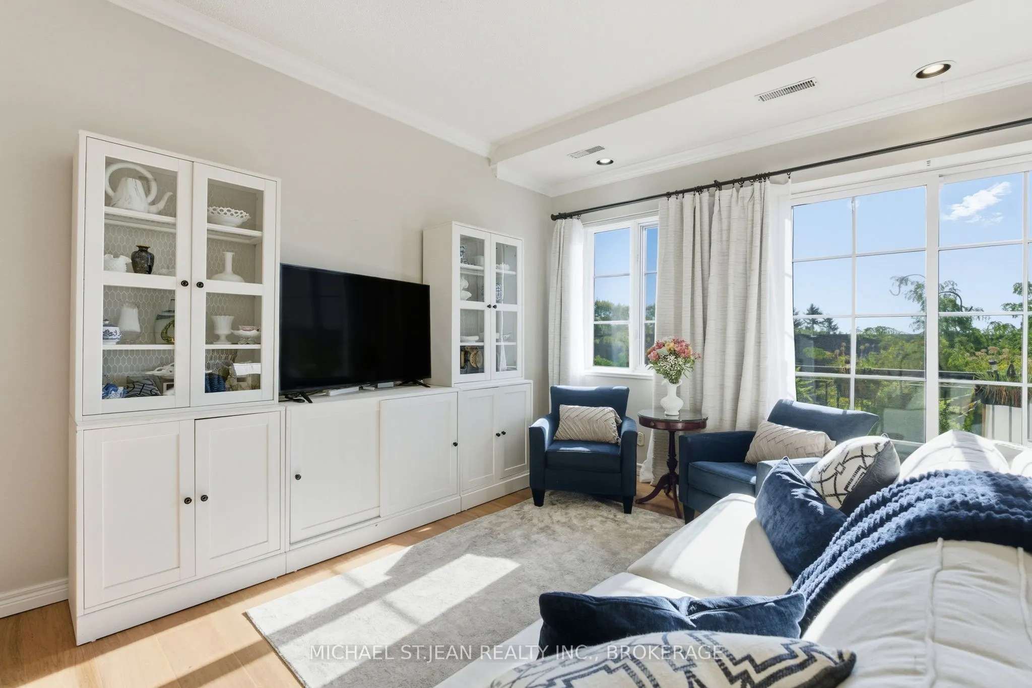 262 Dundas Street E, #311