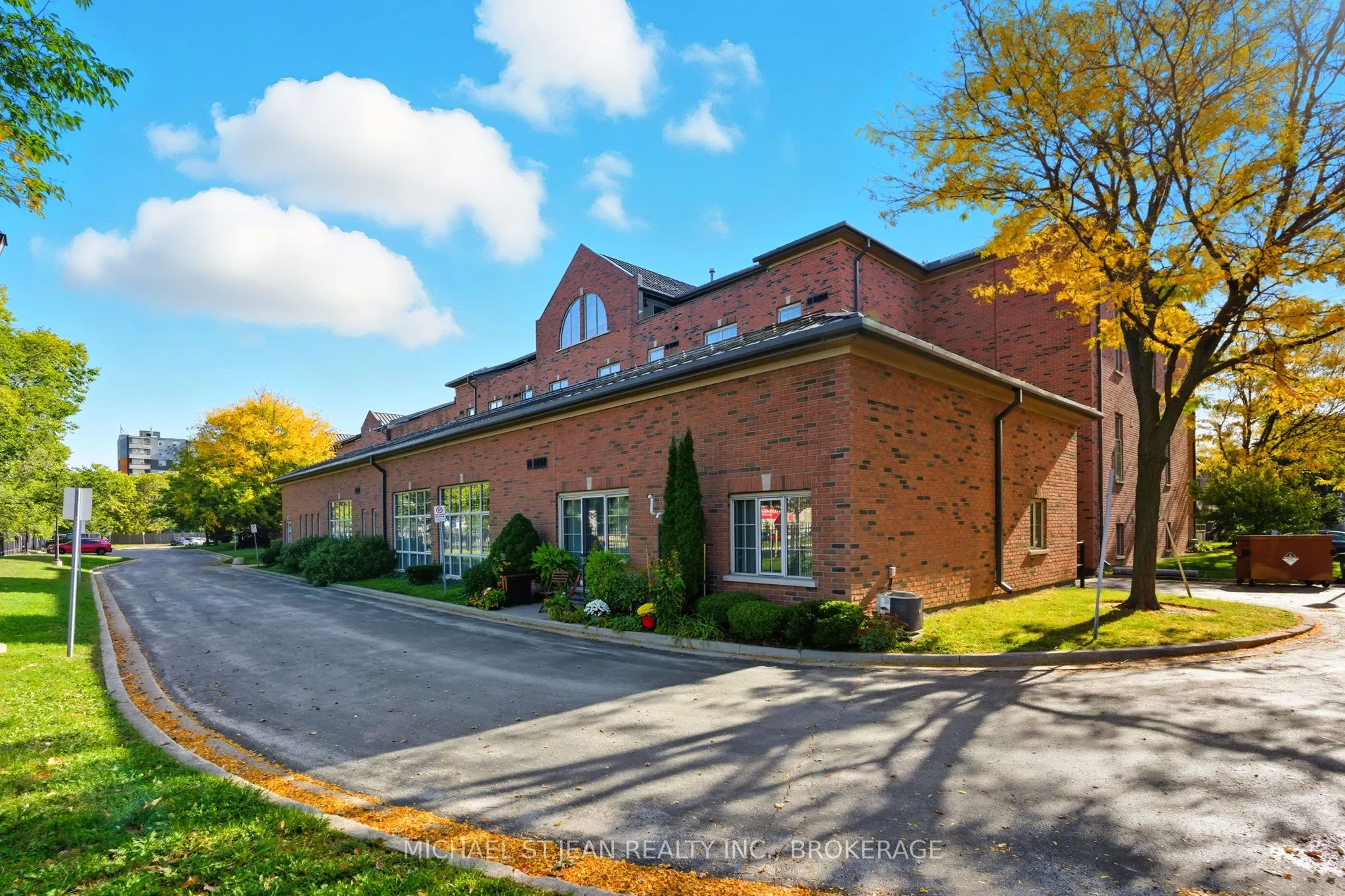 262 Dundas Street E, #311