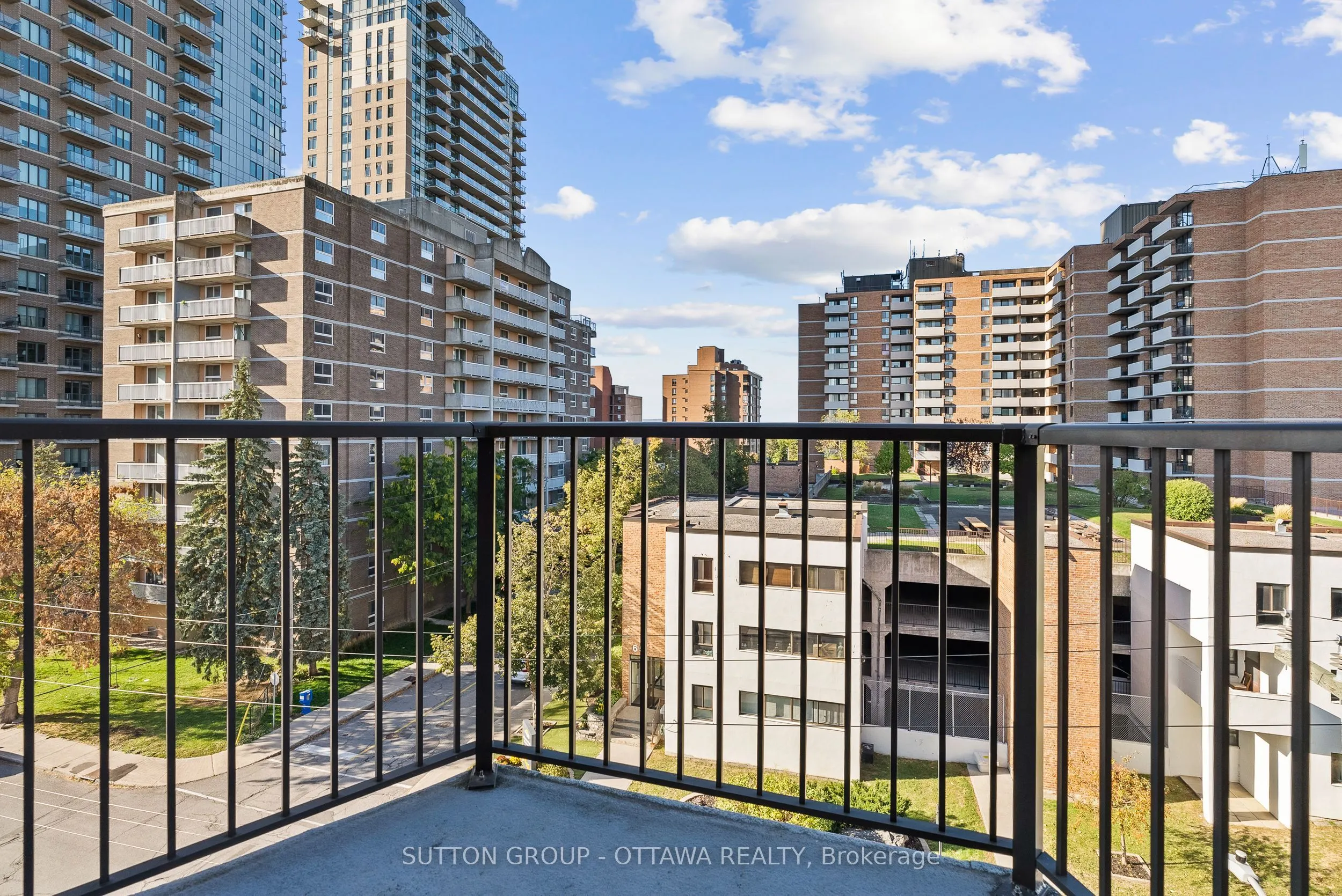 50 BURNSIDE Avenue, #507