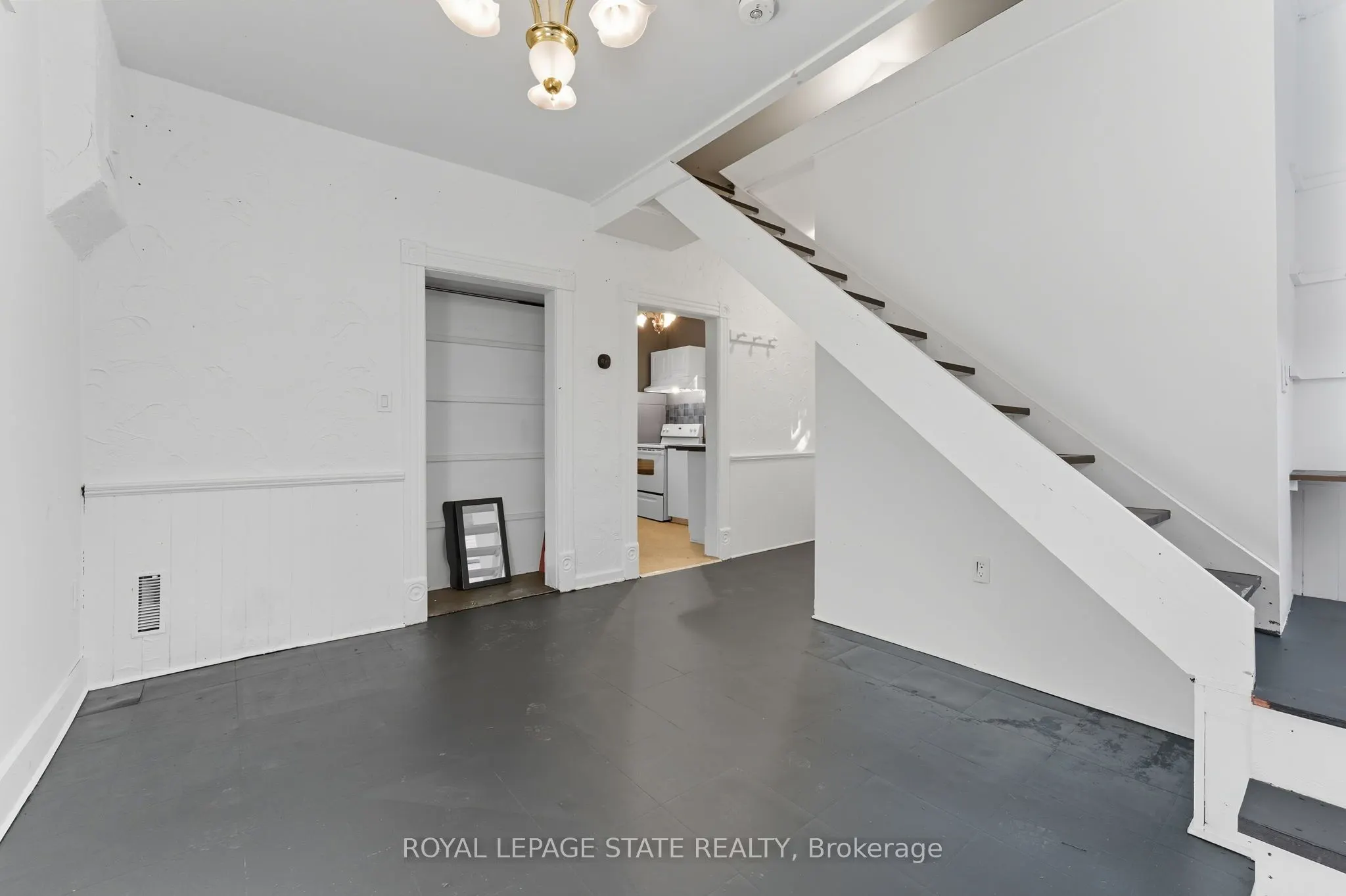 8 Tasker Street