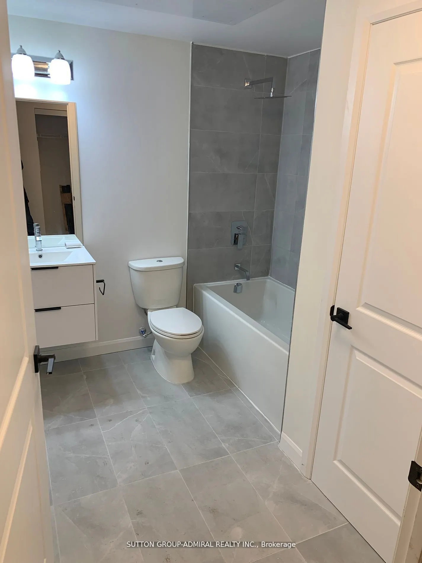 7 Erie Avenue, #305
