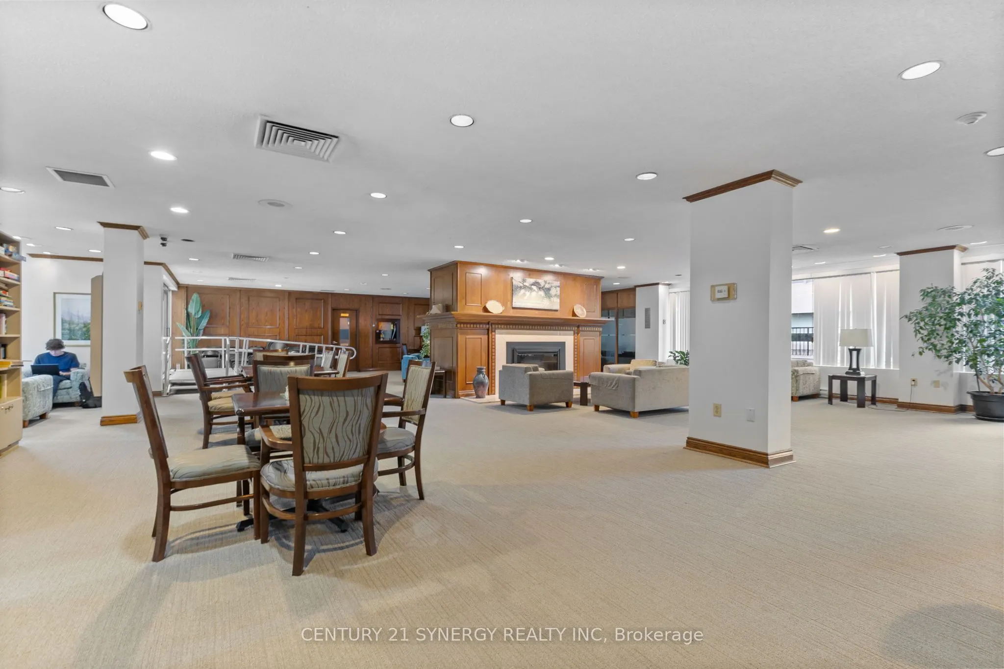 530 Laurier Avenue W, #2207