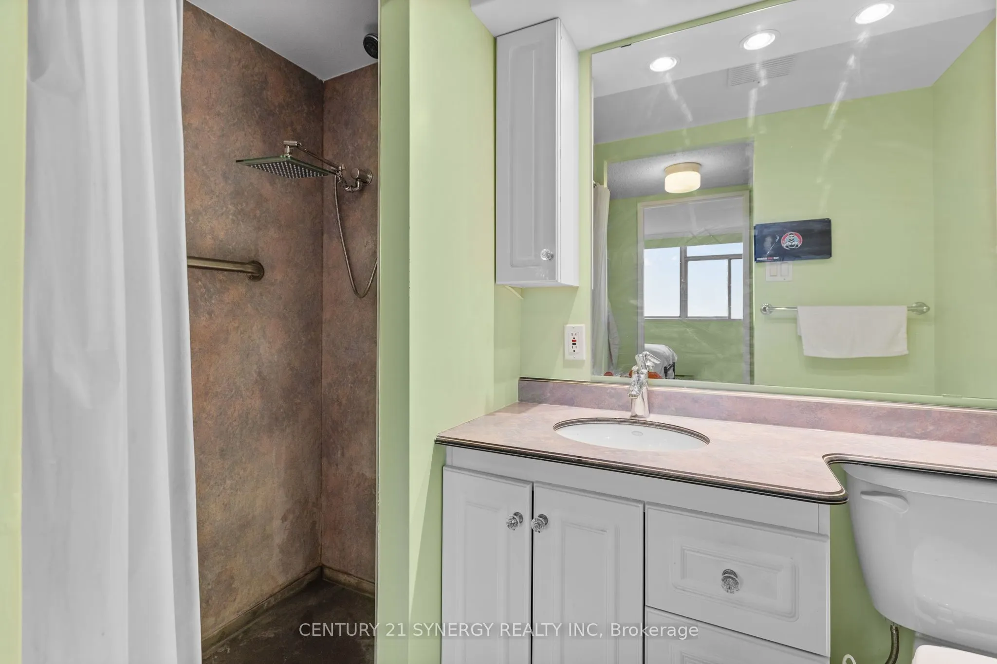 530 Laurier Avenue W, #2207