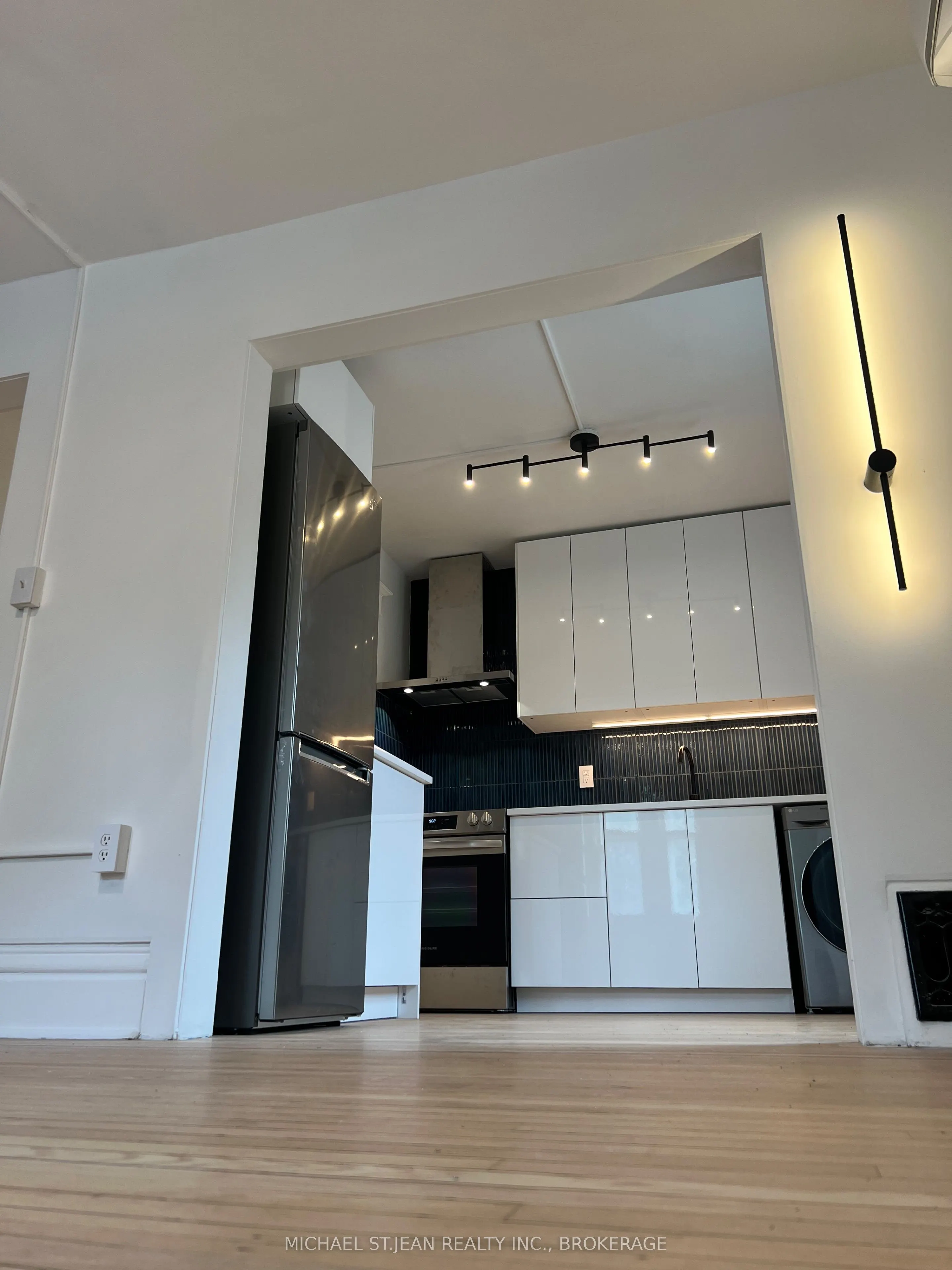 30 Jones Street, #2