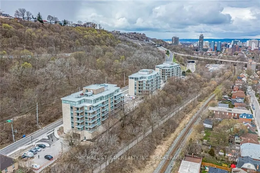 479 Charlton Avenue E, #603
