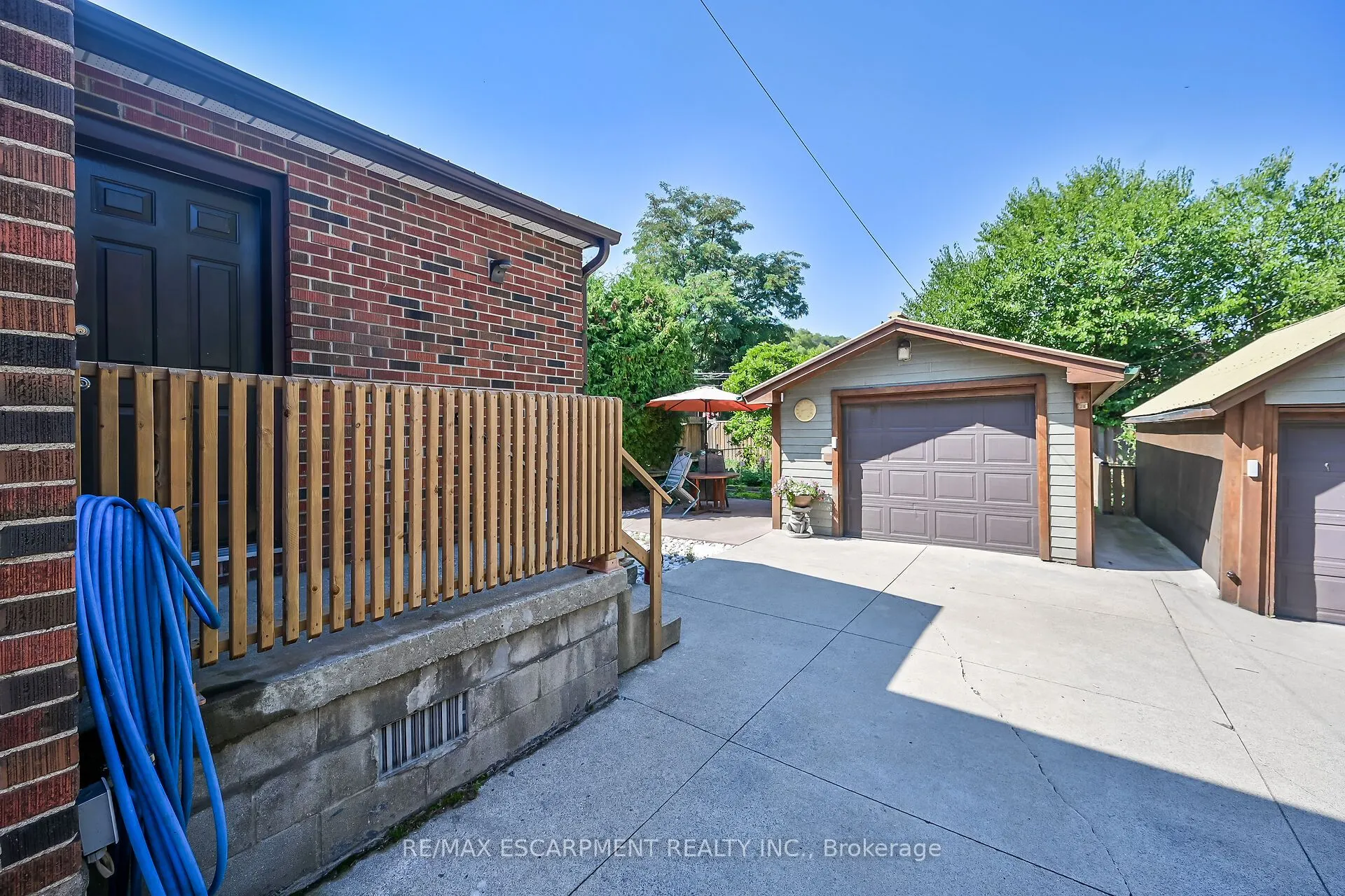 274 Ottawa Street S