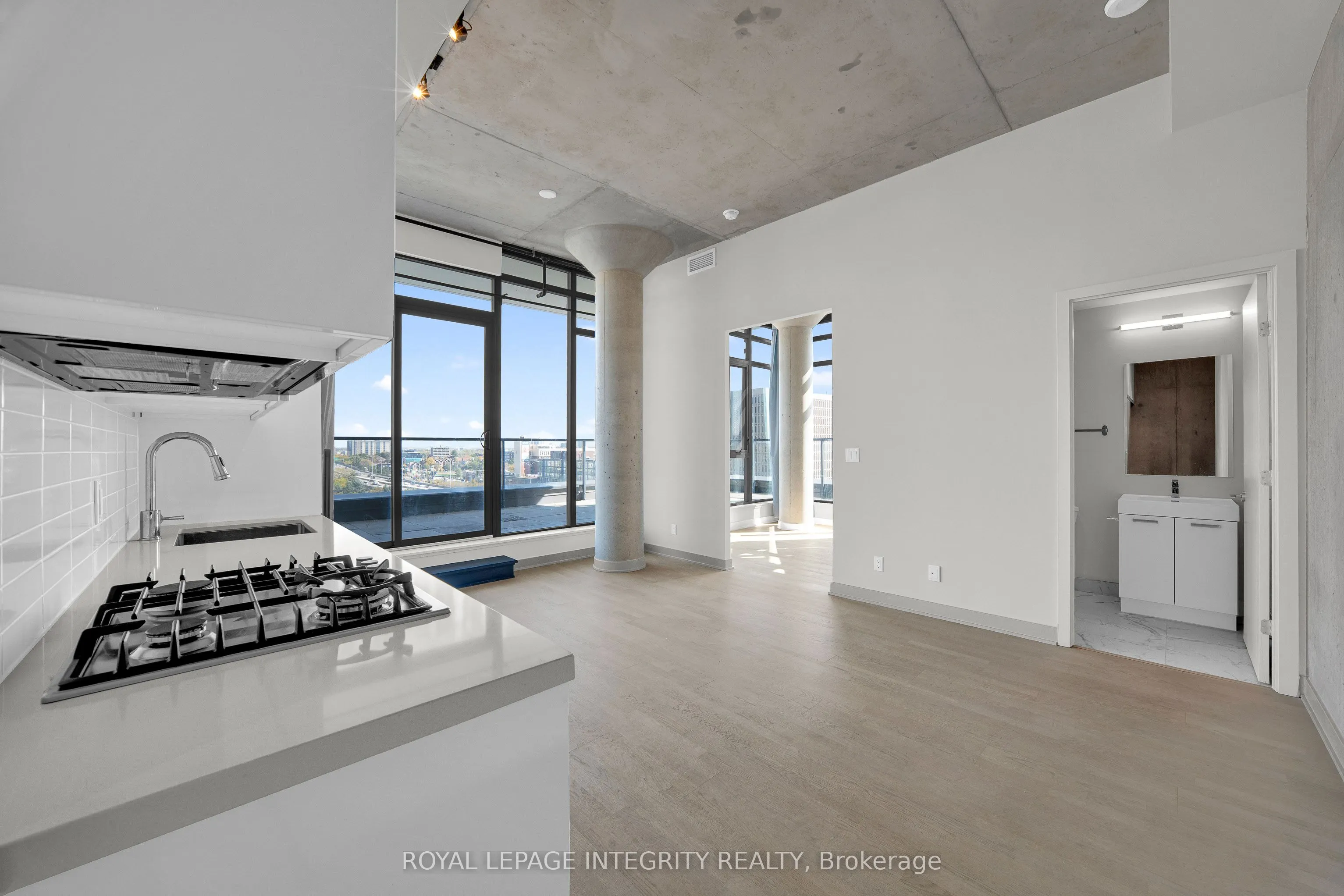 203 Catherine Street, #802