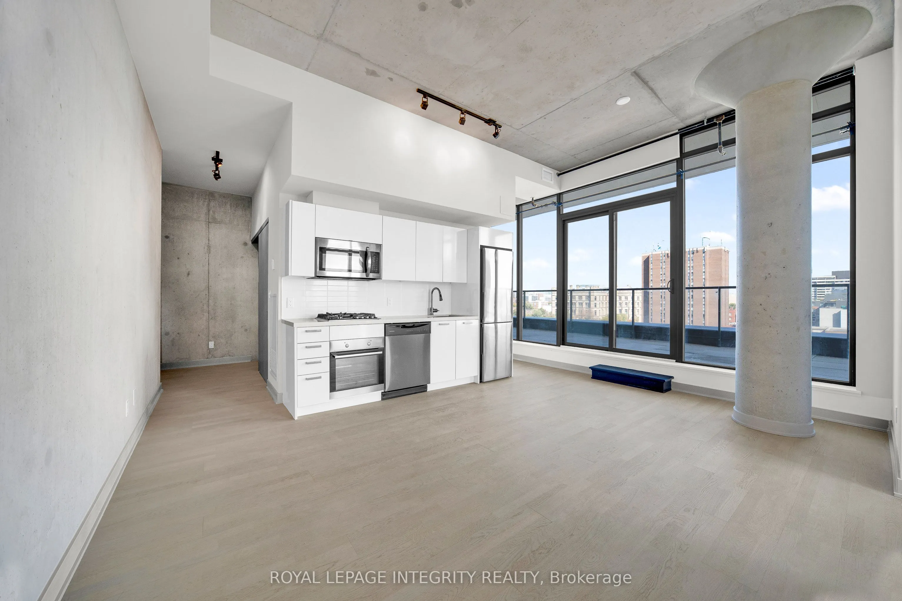 203 Catherine Street, #802