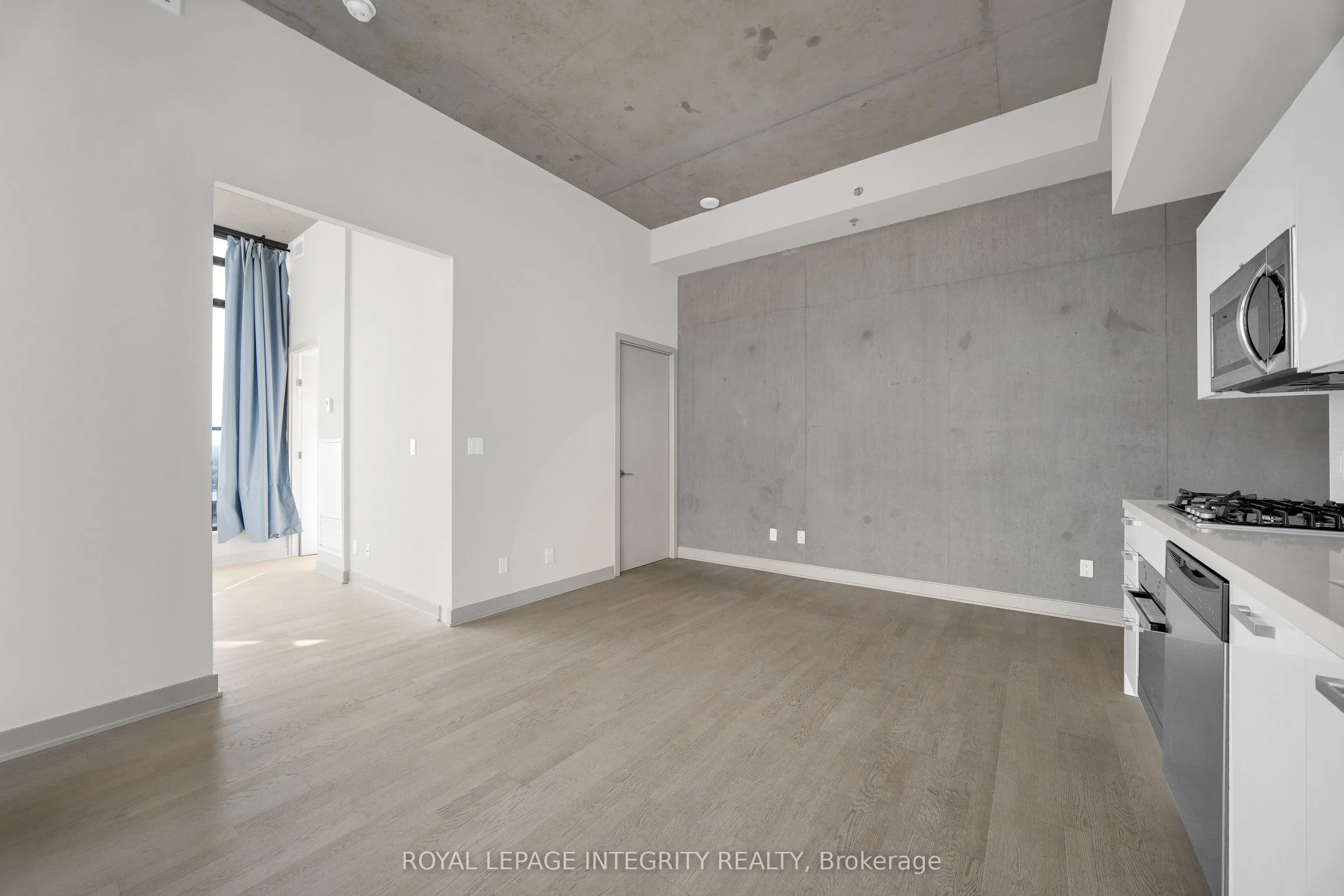 203 Catherine Street, #802