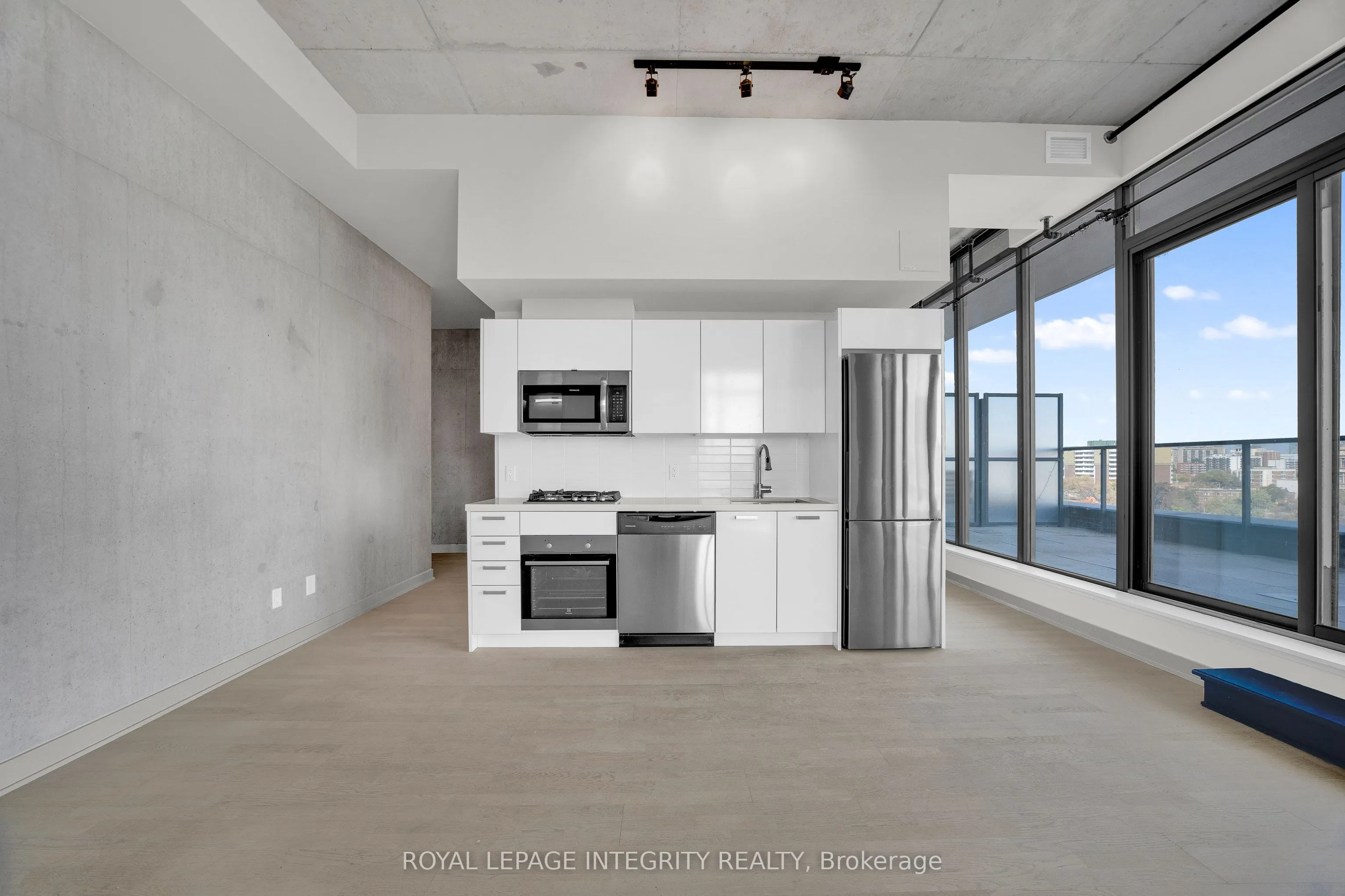 203 Catherine Street, #802