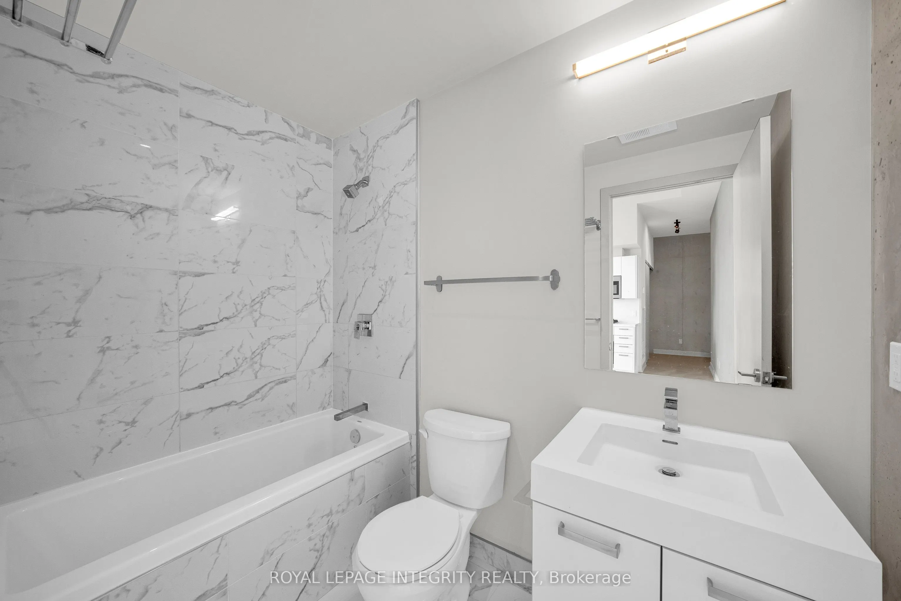 203 Catherine Street, #802