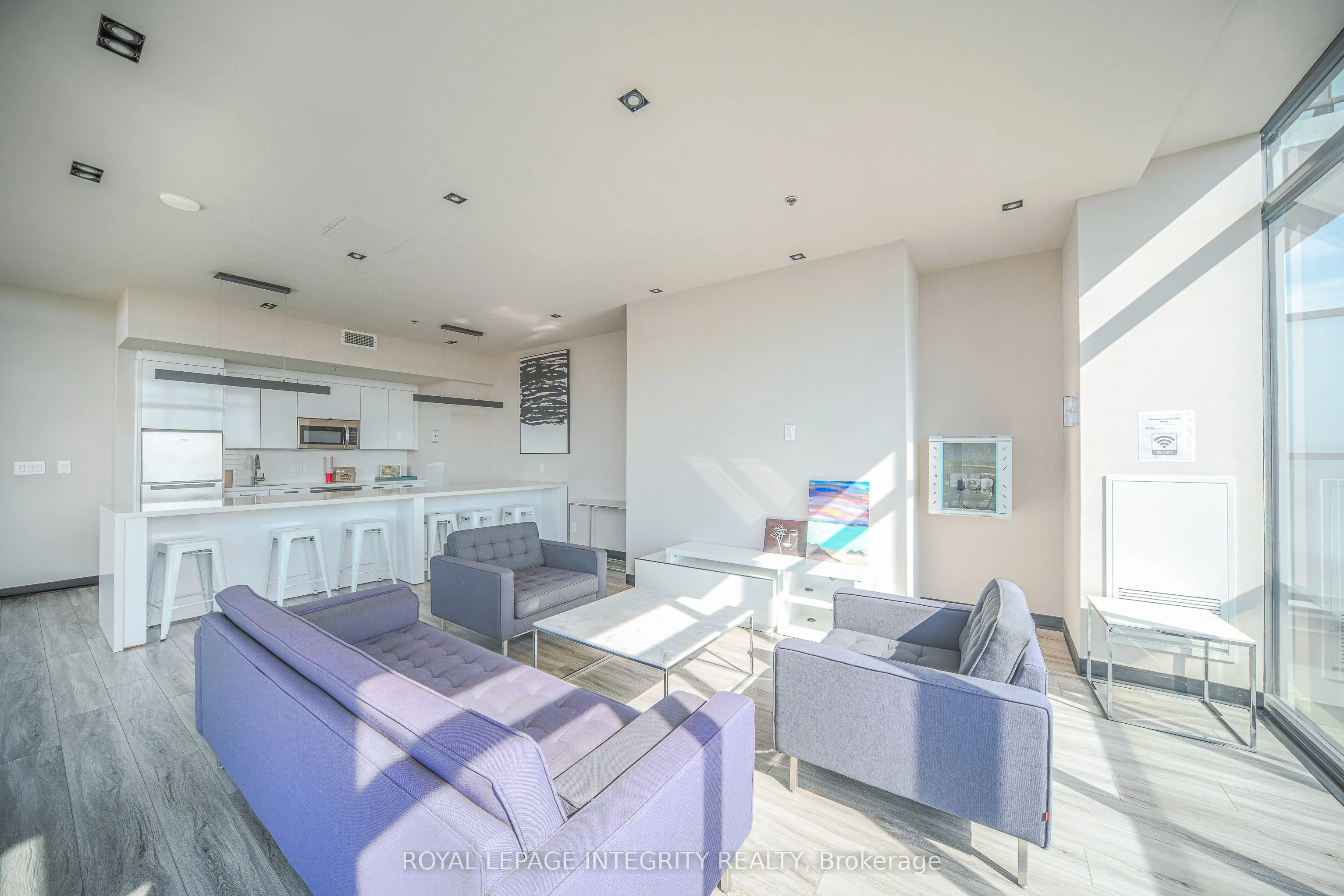 203 Catherine Street, #802