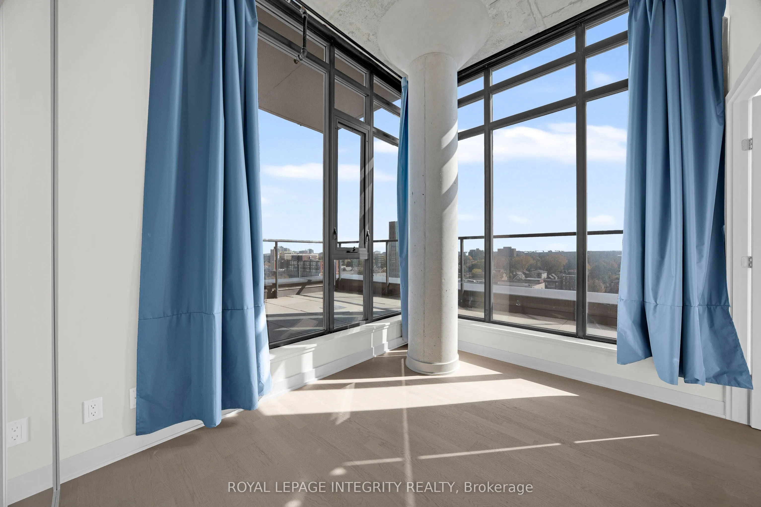 203 Catherine Street, #802