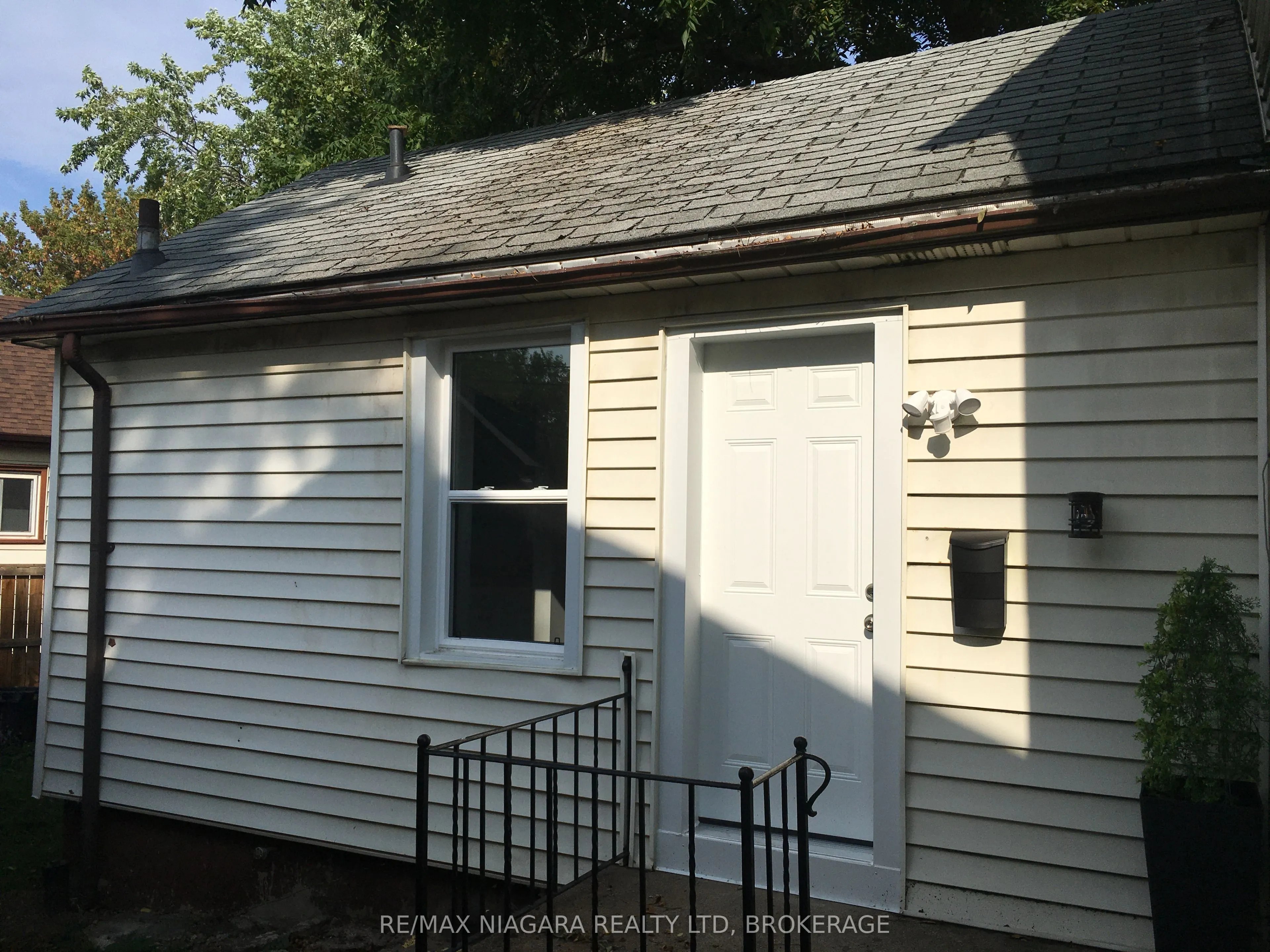 163 Welland Avenue