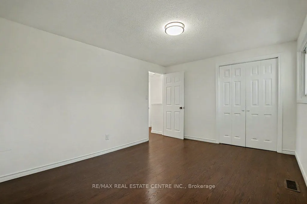 25 Upper Canada Drive, #17