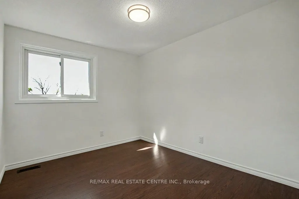 25 Upper Canada Drive, #17