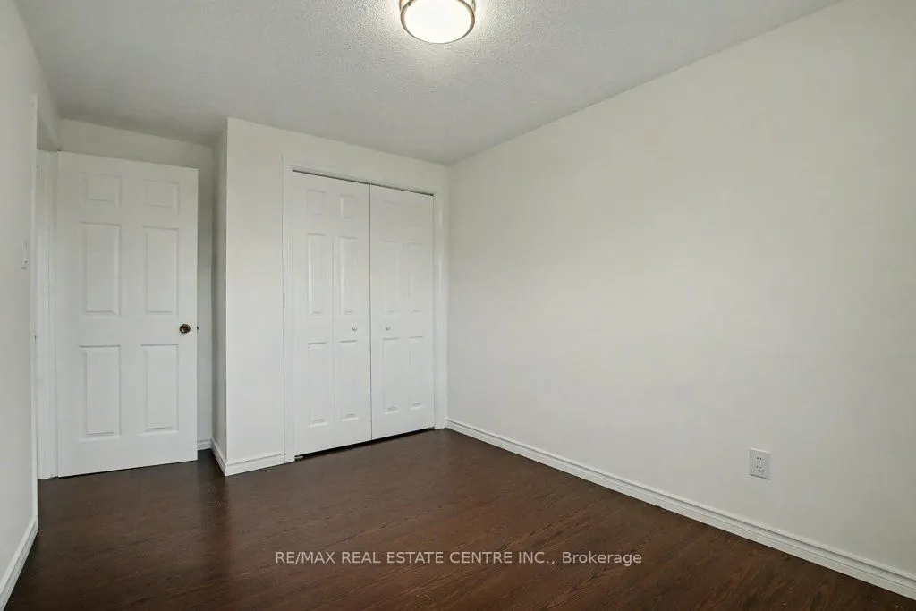 25 Upper Canada Drive, #17
