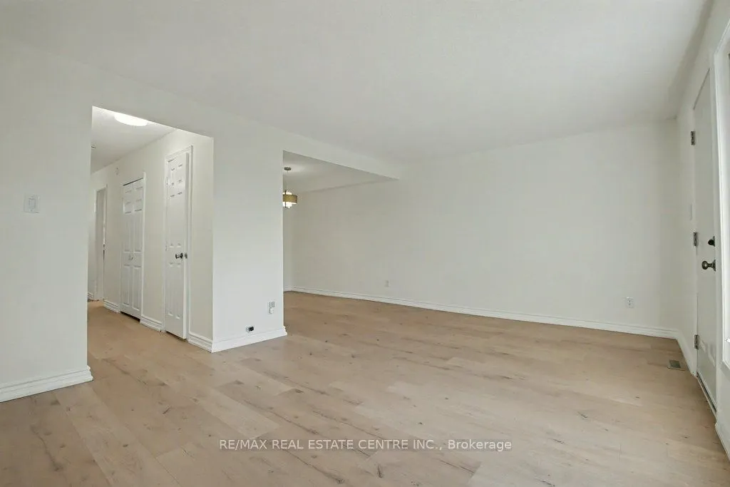 25 Upper Canada Drive, #17