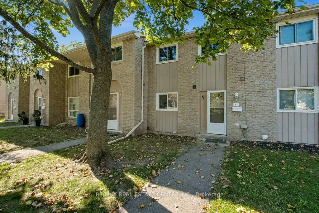 25 Upper Canada Drive, #17