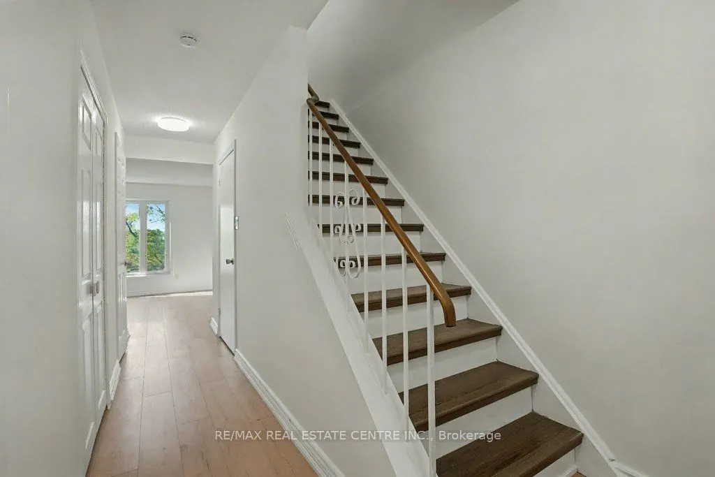 25 Upper Canada Drive, #17