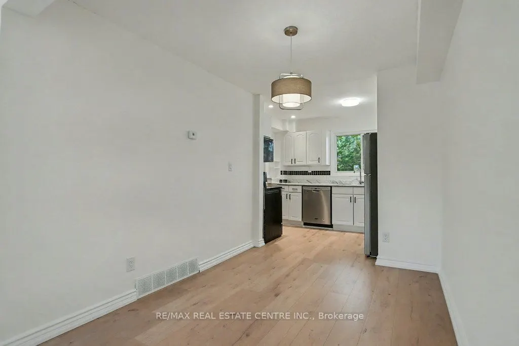 25 Upper Canada Drive, #17