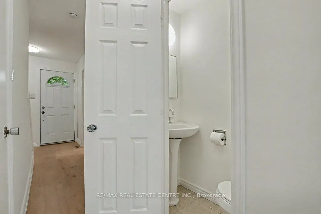 25 Upper Canada Drive, #17