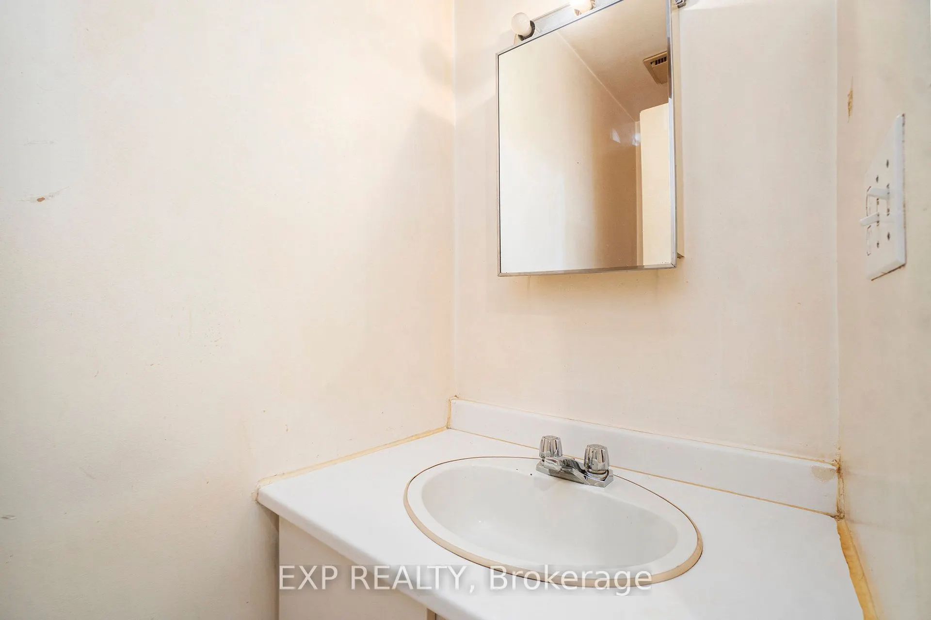 1699C Lamoureux Drive, #C