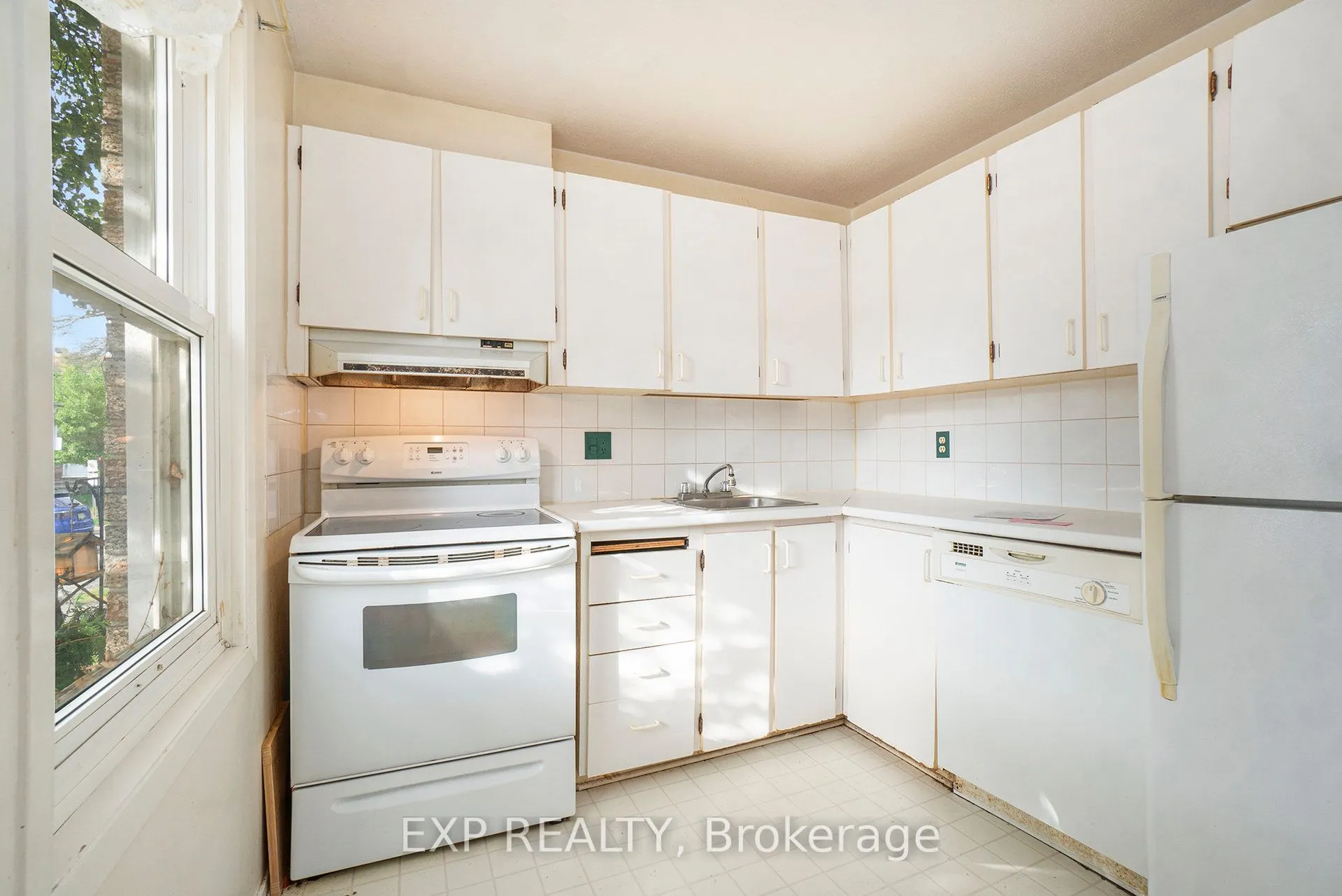 1699C Lamoureux Drive, #C