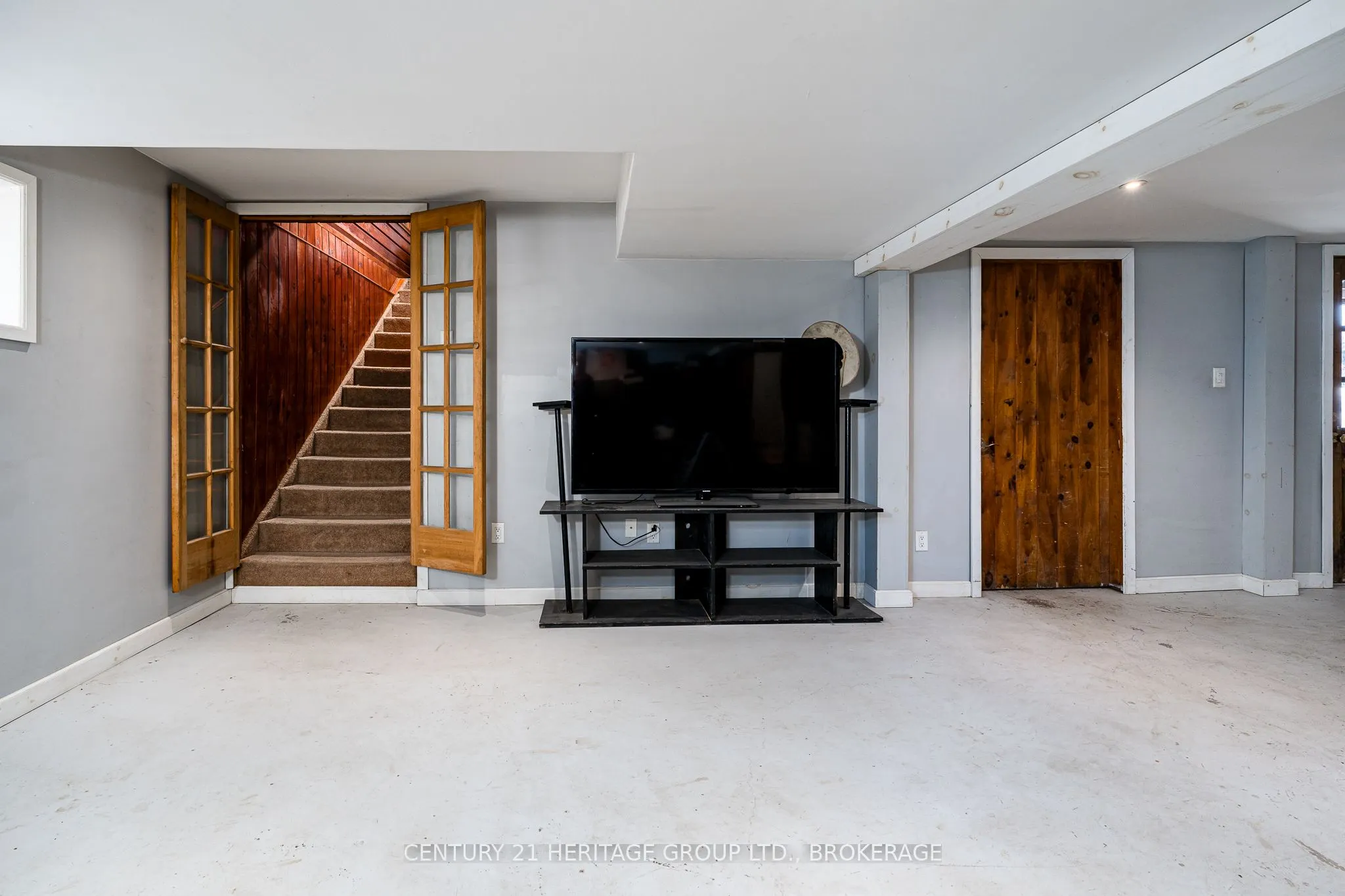 19 McCrea Court E
